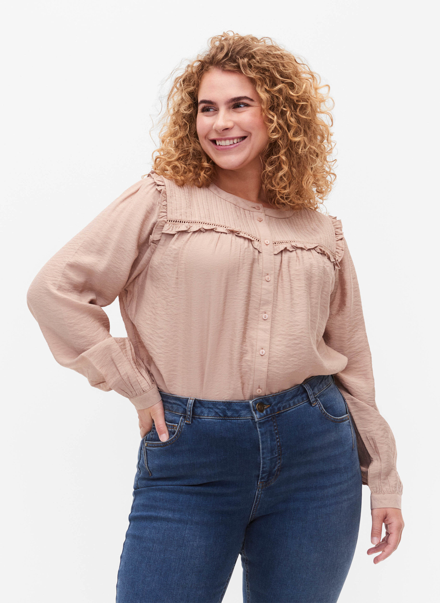 Zizzi Hemdbluse mit R&uuml;schen und Falten, Stucco, Model image number 0