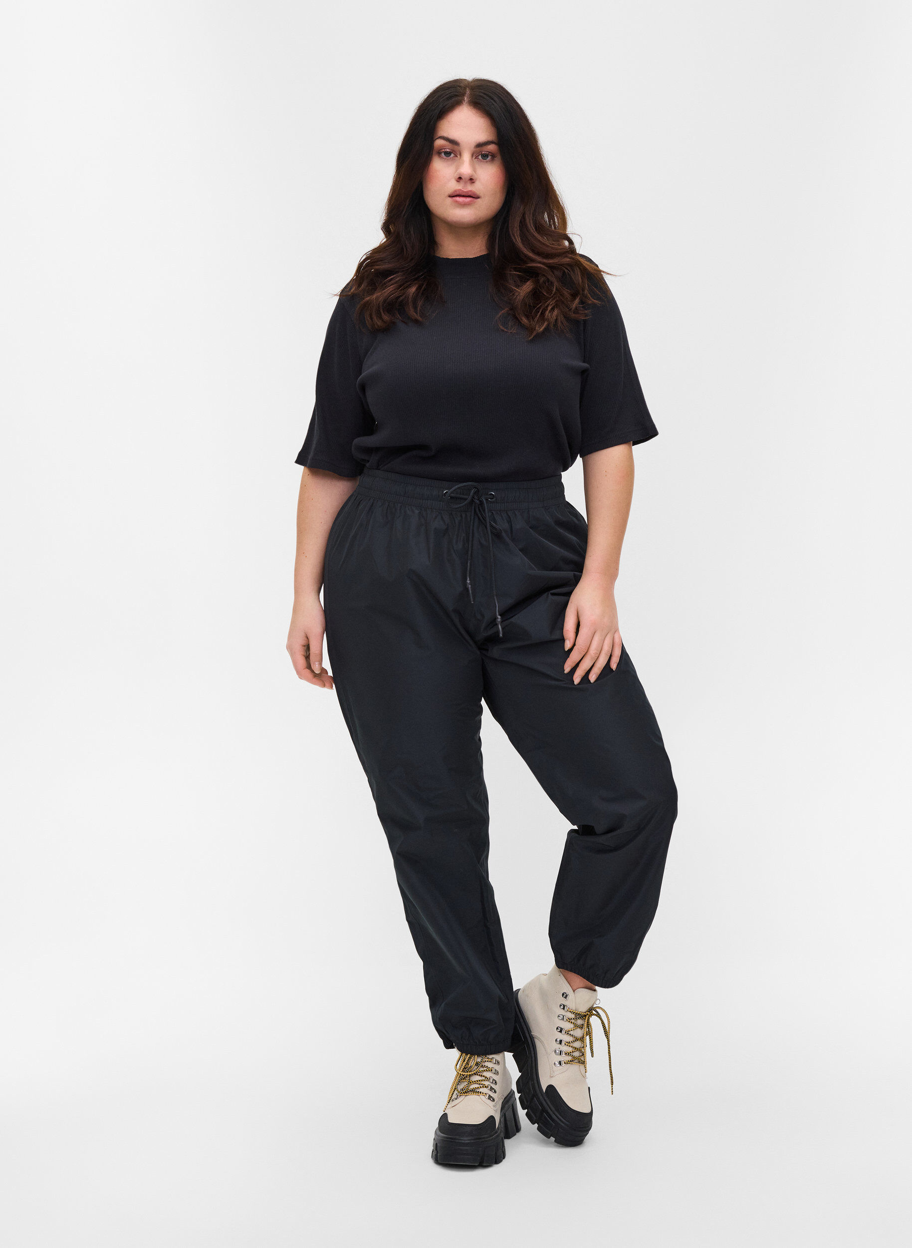 Zizzi Regenhose mit Gummibund und Schn&uuml;ren, Black, Model image number 0
