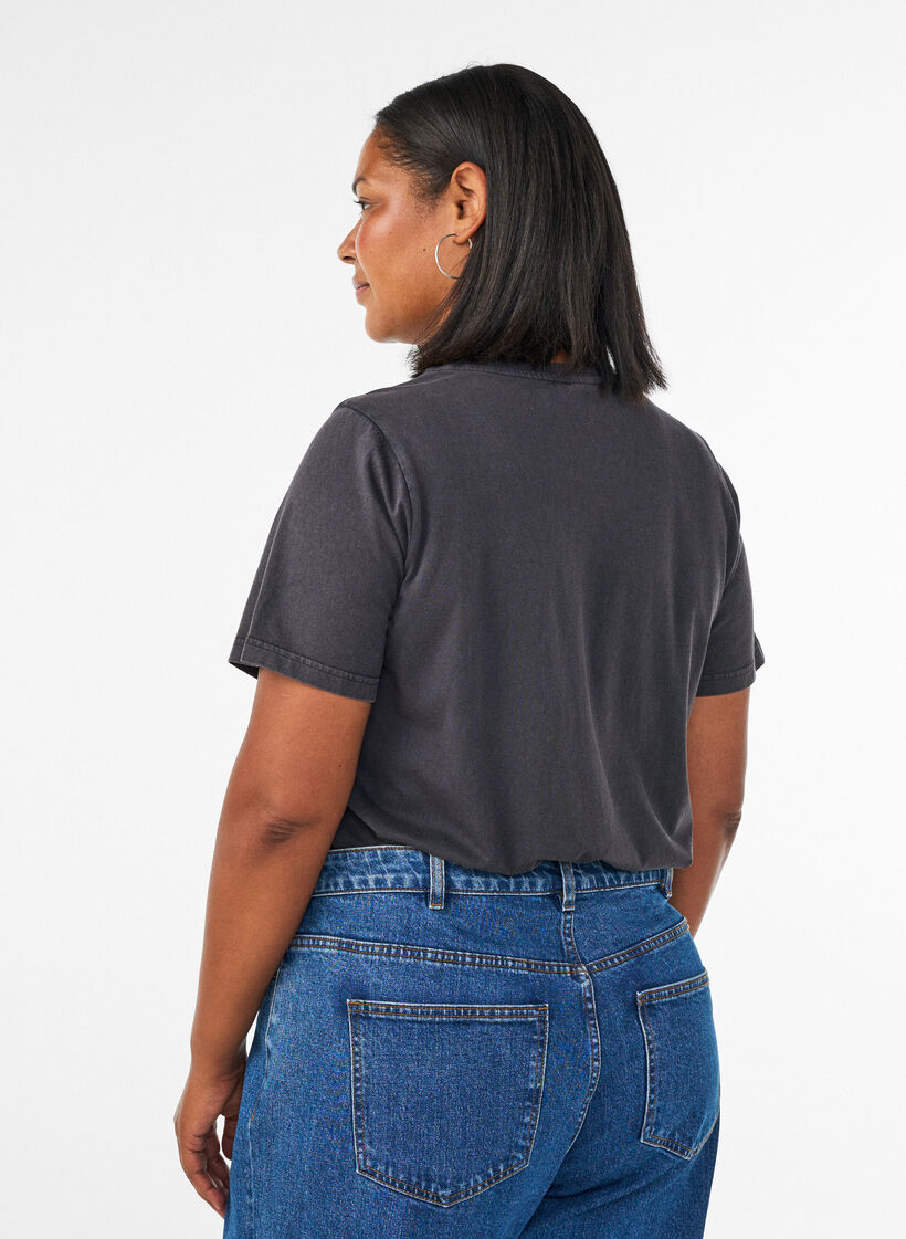 T-Shirt aus Bio-Baumwolle mit Print, Grau, Model image number 2