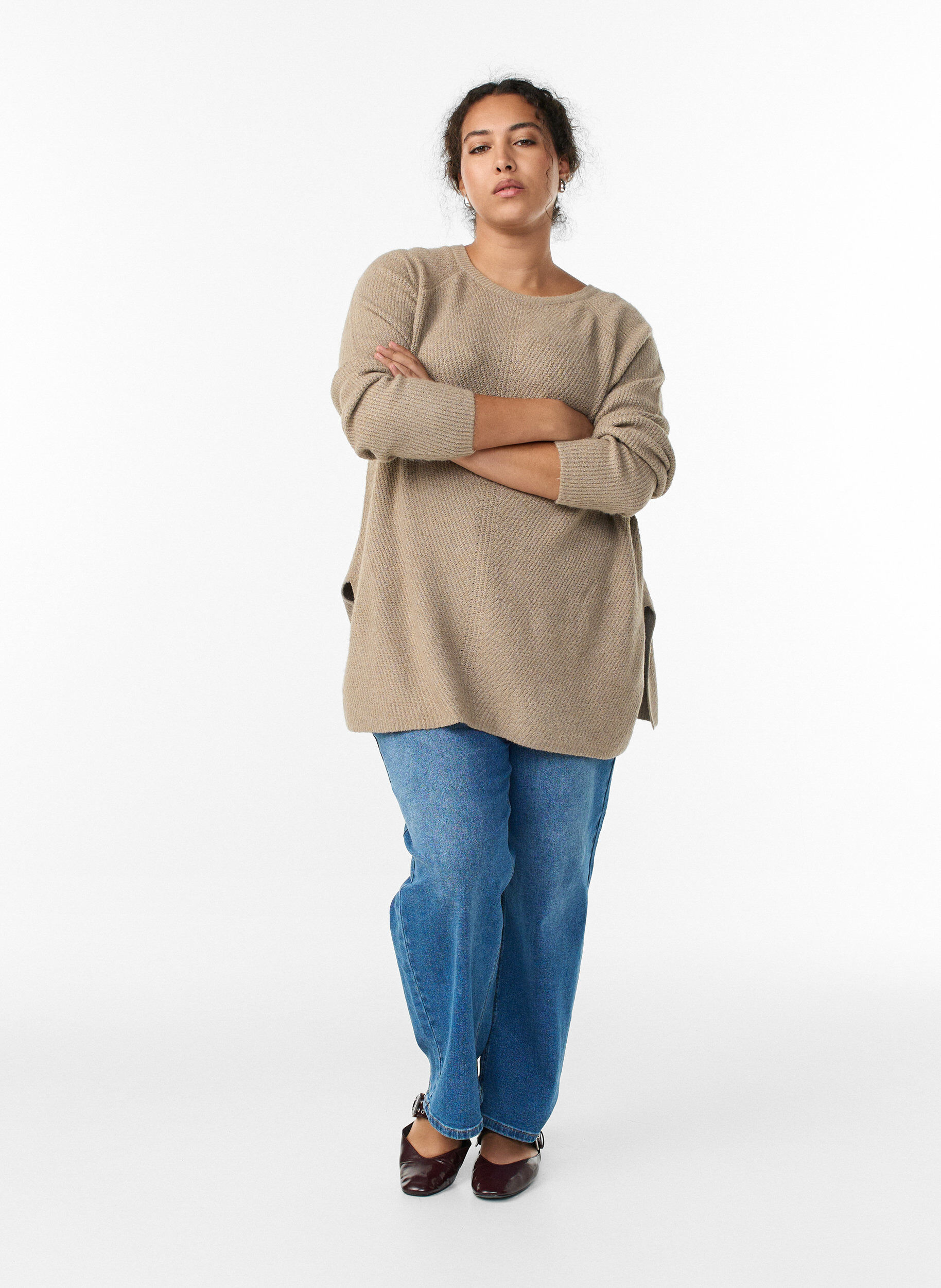 Zizzi Strickpullover mit diagonalem Muster und Raglan&auml;rmeln, Beige, Model image number 1