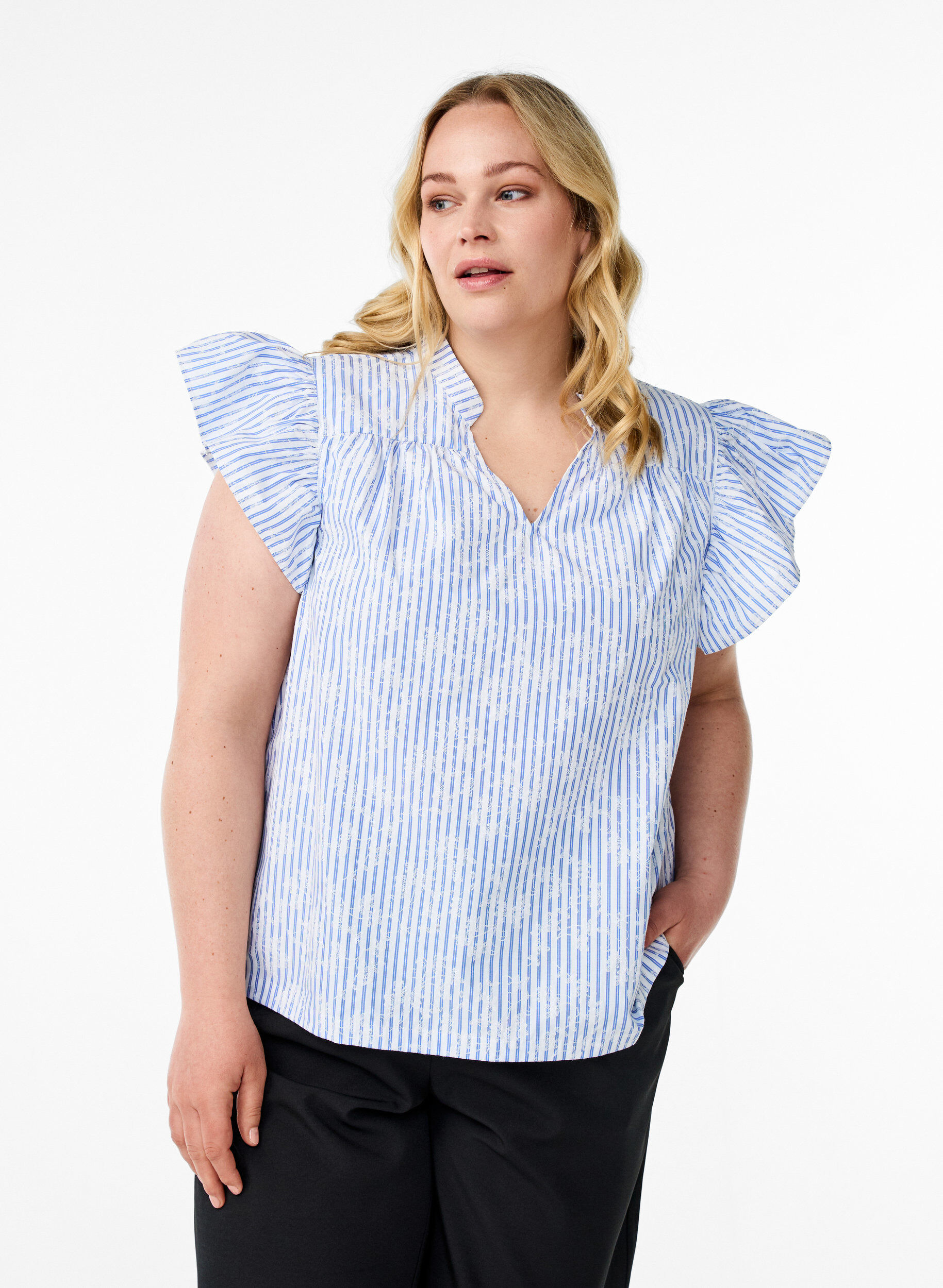 &Auml;rmellose Bluse mit Streifen und Blumendruck, Blau, Model