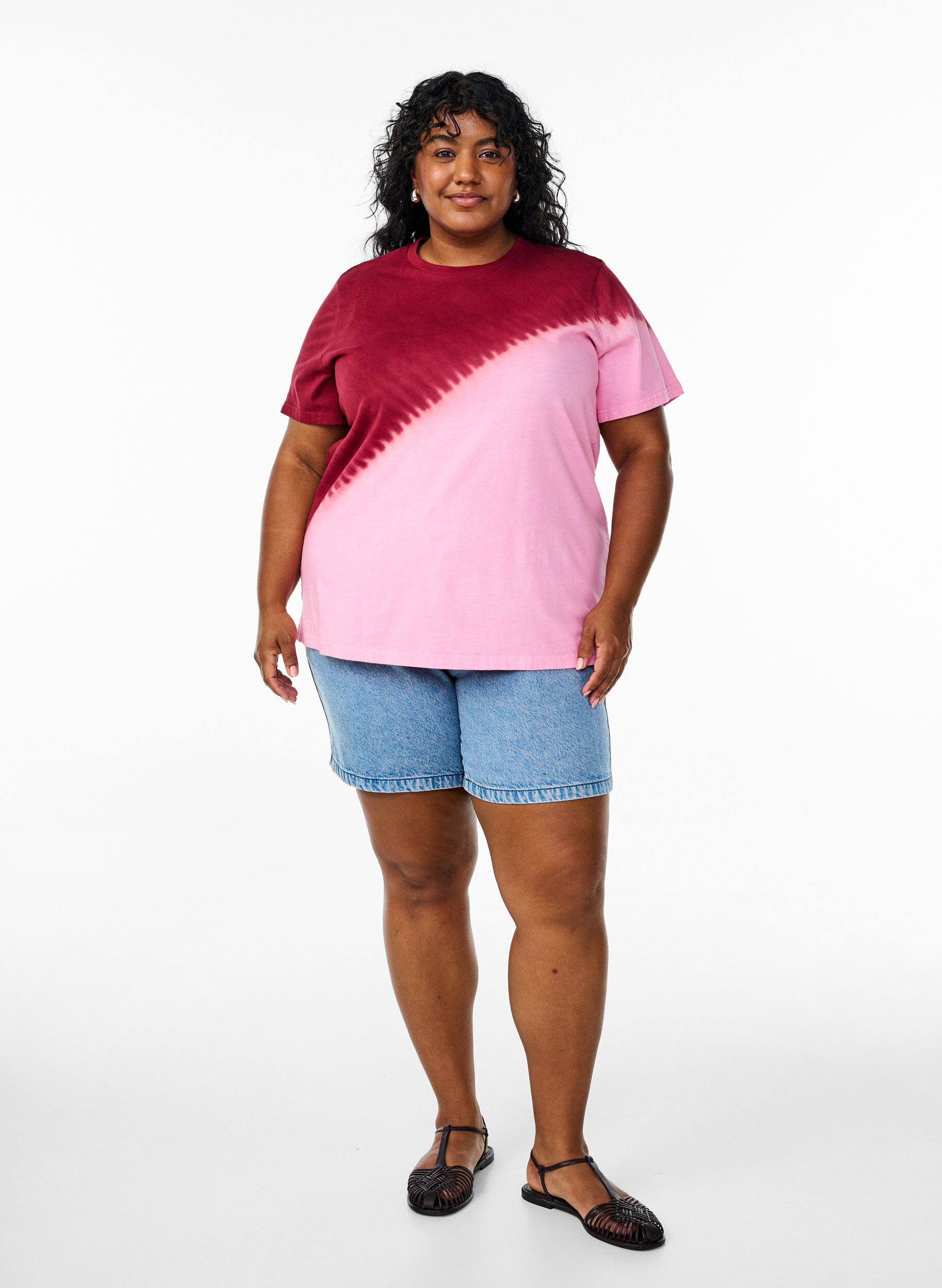 Zizzi Dip-Dye-T-Shirt aus Bio-Baumwolle, Rot, Model image number 1