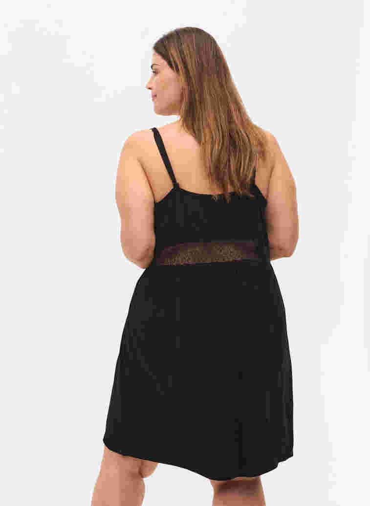 Nachtkleid aus Viskose mit Spitzendetails, Black, Model image number 1