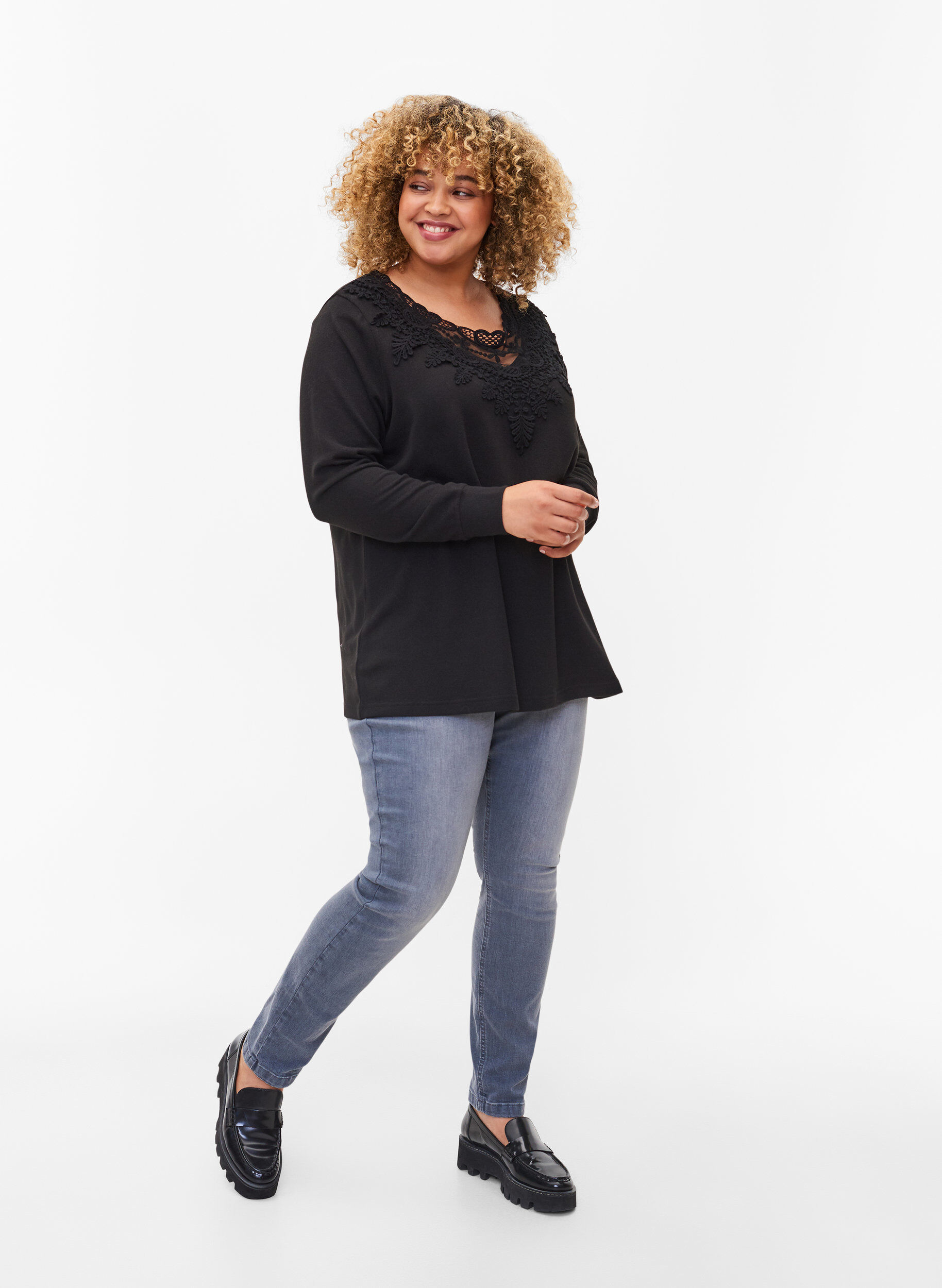 Zizzi Lang&auml;rmelige Bluse mit Spitzendetails, Black, Model image number 2