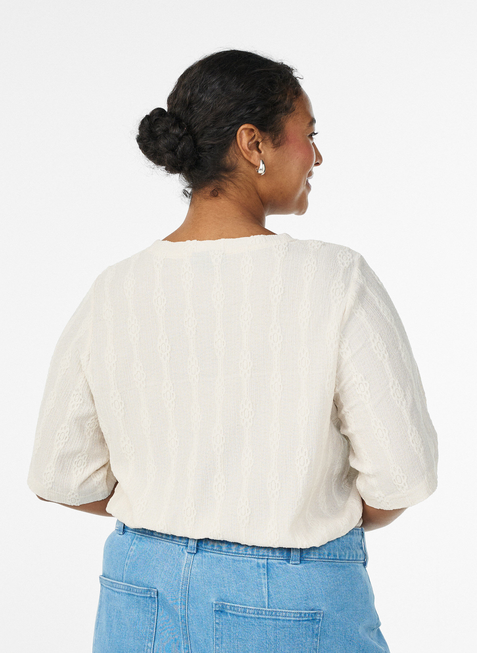 Zizzi Bluse mit Strukturmuster und kurzen &Auml;rmeln, Beige, Model image number 2