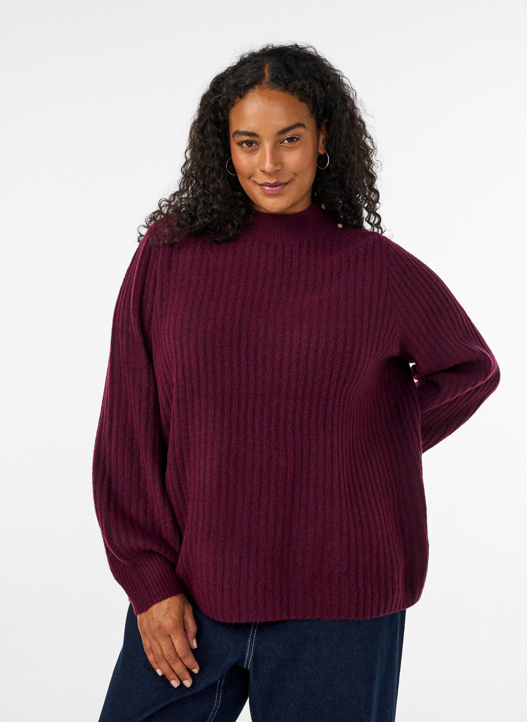 Pullover aus Rippstrick mit Puff&auml;rmeln und Kn&ouml;pfen, Dunkles Bordeaux, Model