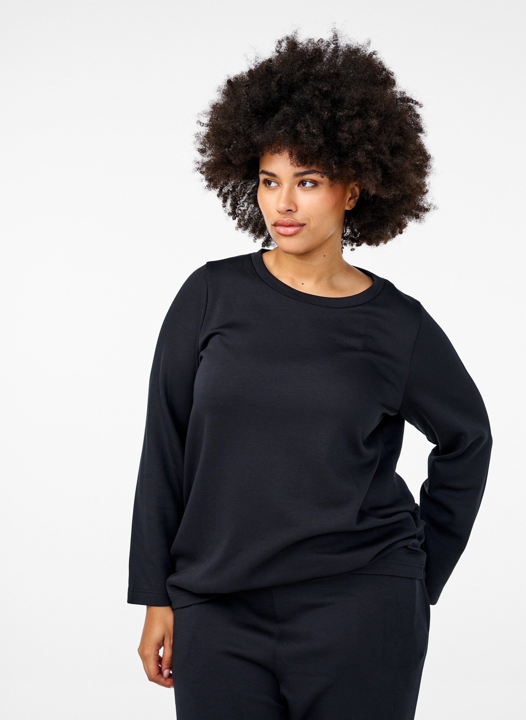 Zizzi Bluse aus Modal-Mischung mit Rundhalsausschnitt, Schwarz, Model image number 0