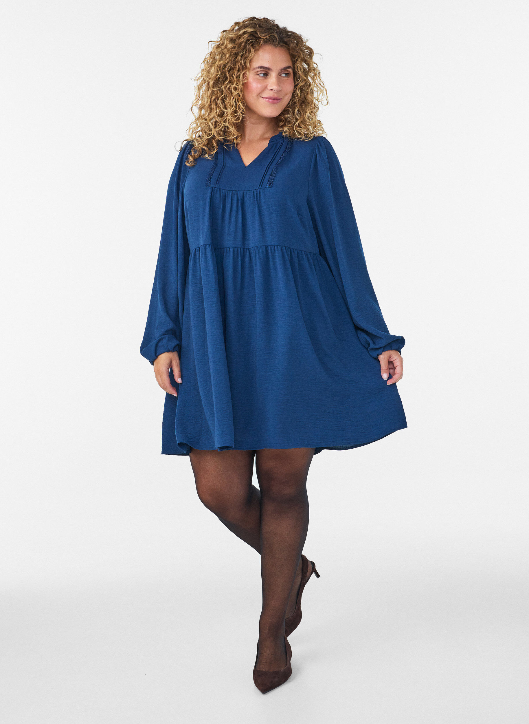 ZizziA-Linien-Kleid mit Empire-Linie, Blau, Model image number 1