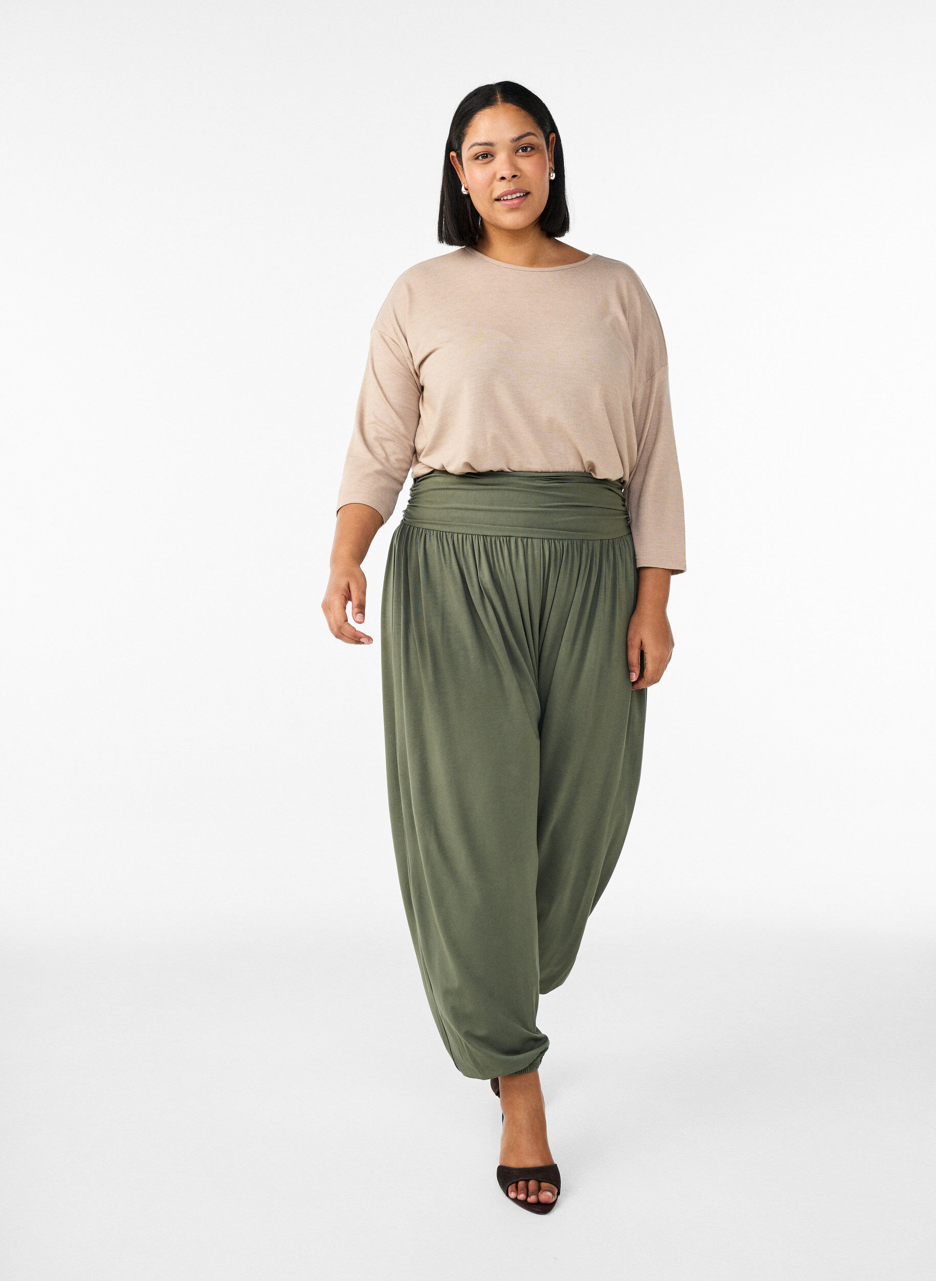 Zizzi Bluse aus Jersey mit 3/4-&Auml;rmeln, Beige, Model image number 1