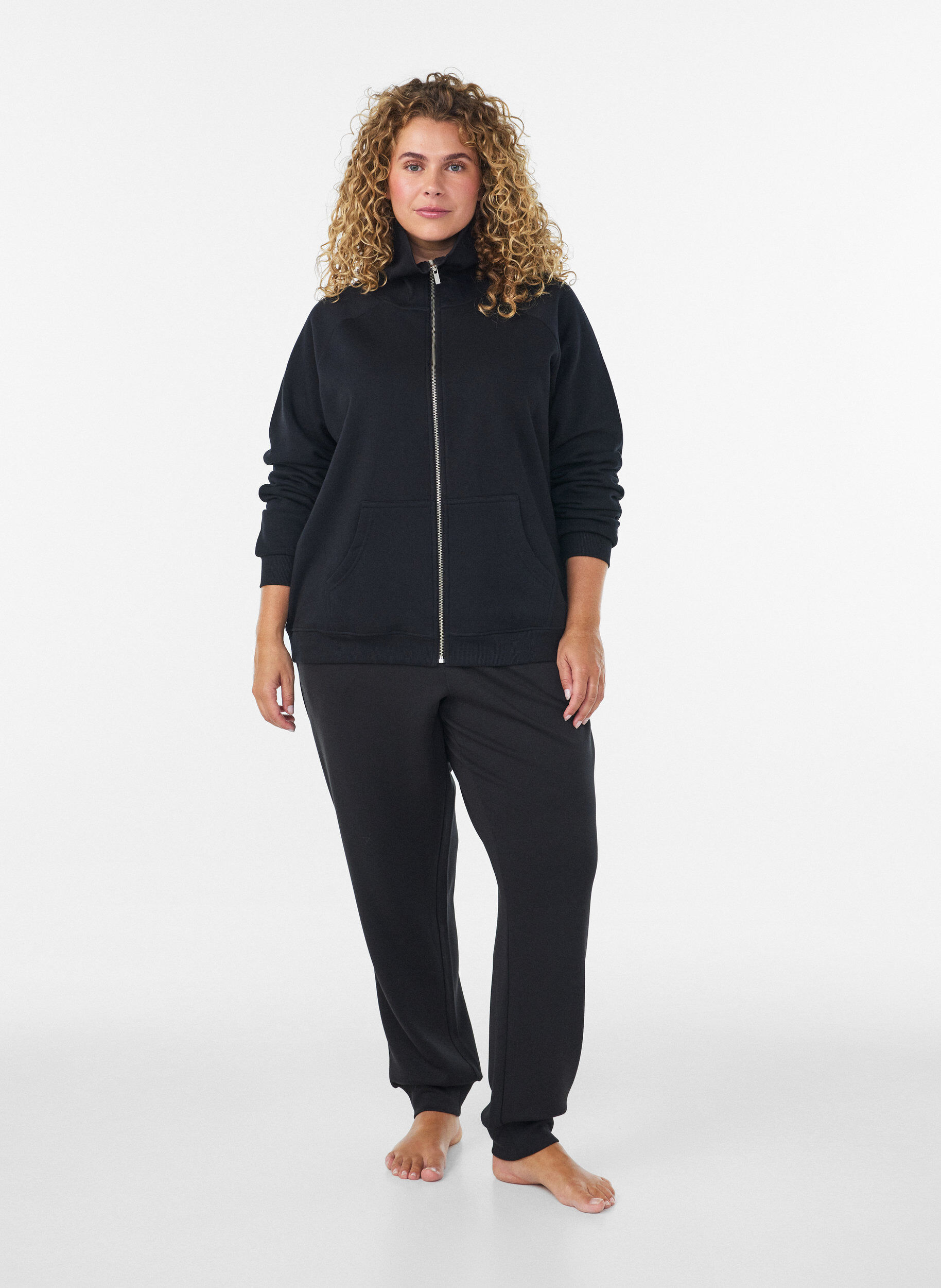 ZizziSweatjacke mit hohem Kragen und Rei&szlig;verschluss, Schwarz, Model image number 1