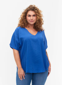 Viskose Bluse mit kurzen Ärmeln und V-Ausschnitt, Dazzling Blue, Model