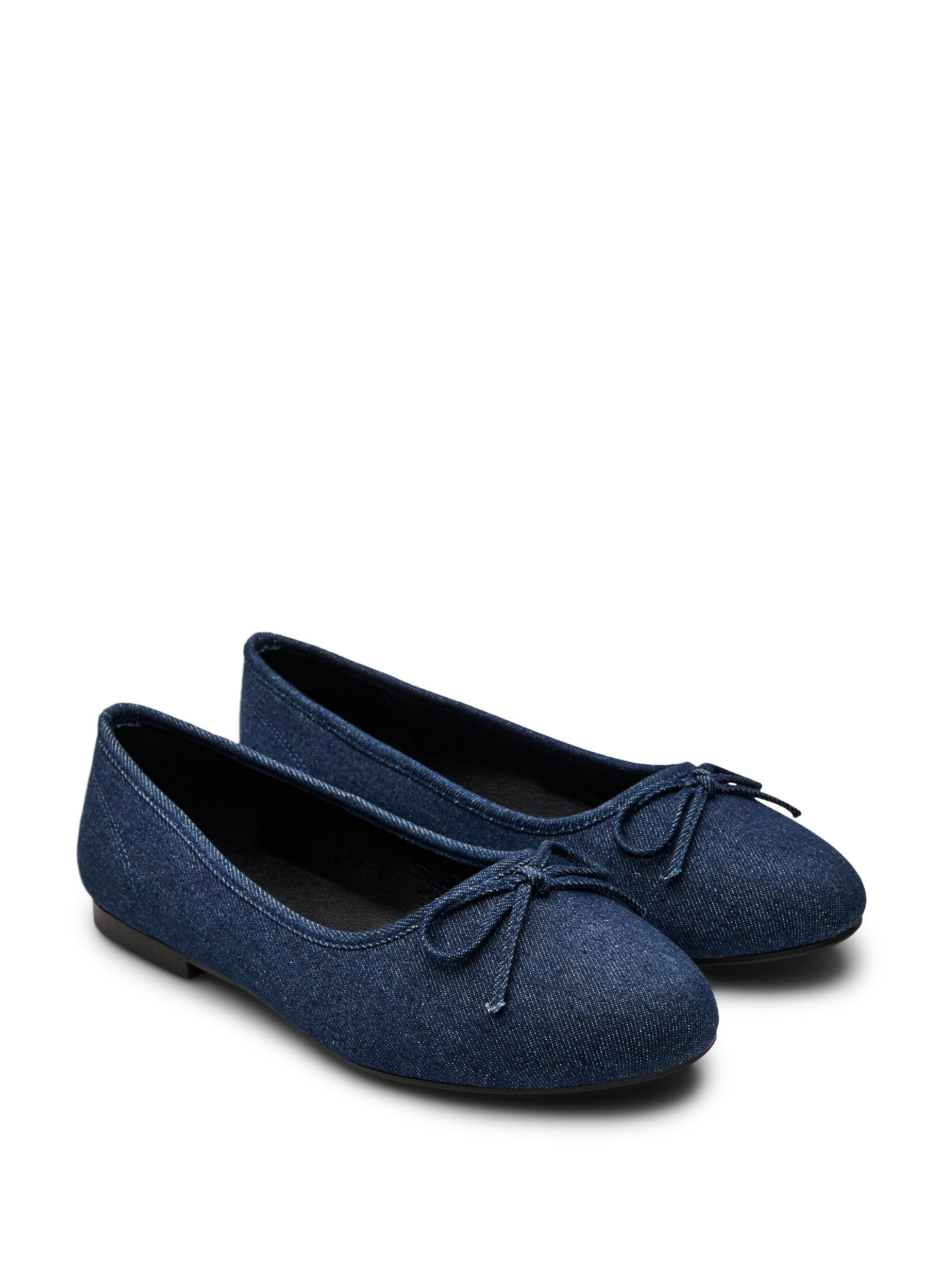 Zizzi Extra-Weite &ndash; Denim-Ballerina mit Schleife, Blau, Packshot image number 1