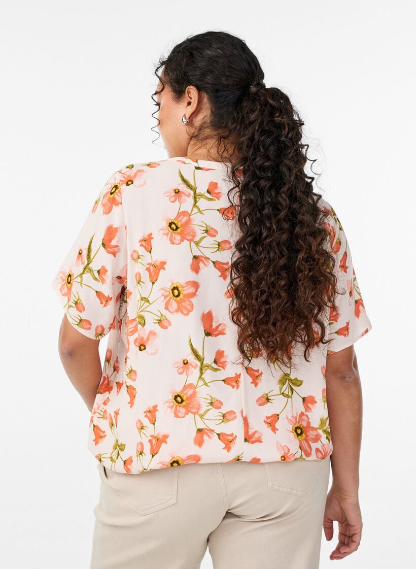 Viscose blouse with floral print and short sleeves, Vanilla, Model image number 2