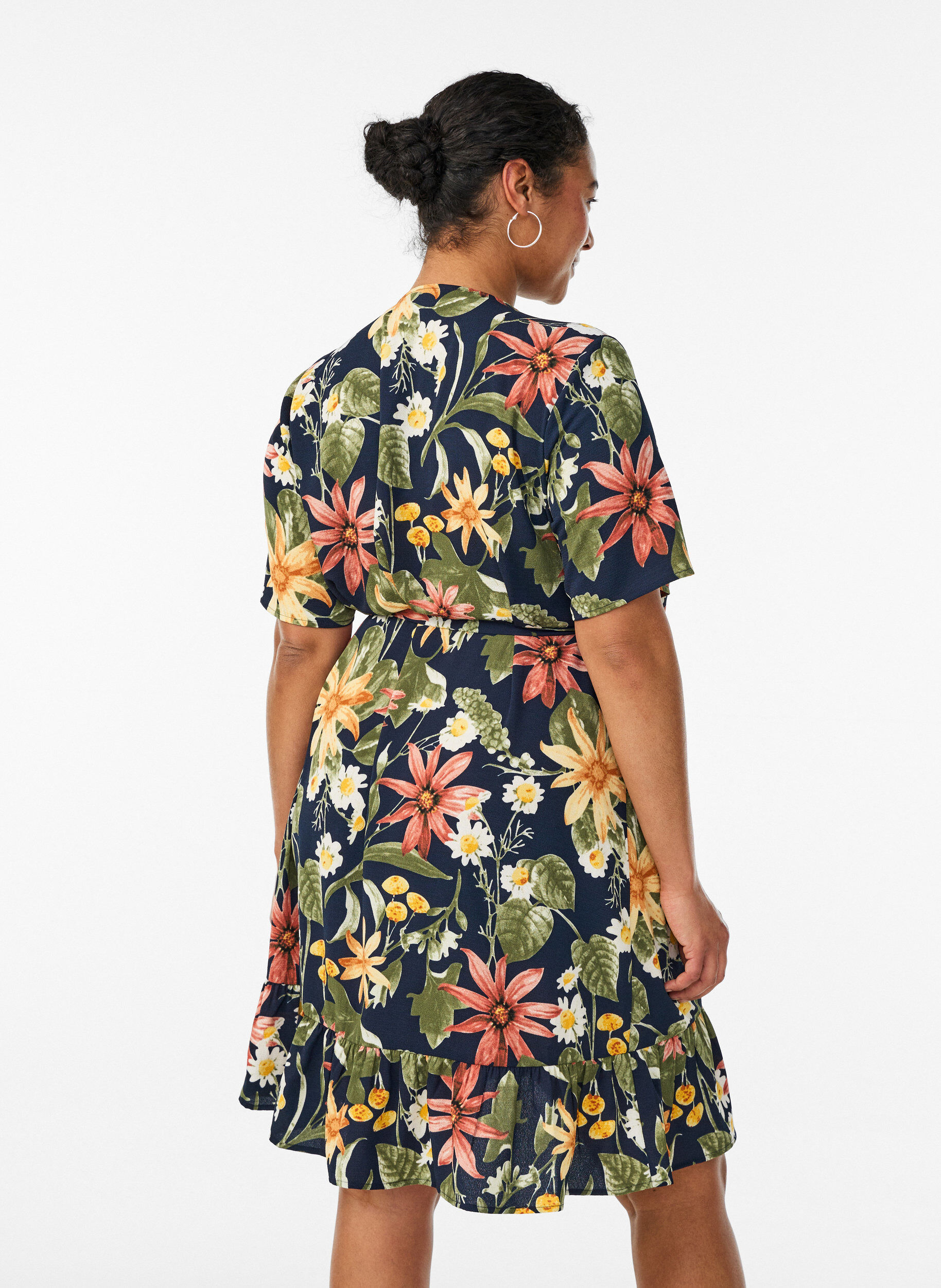 ZizziBlumiges Wickelkleid mit kurzen &Auml;rmeln, Blau, Model image number 2