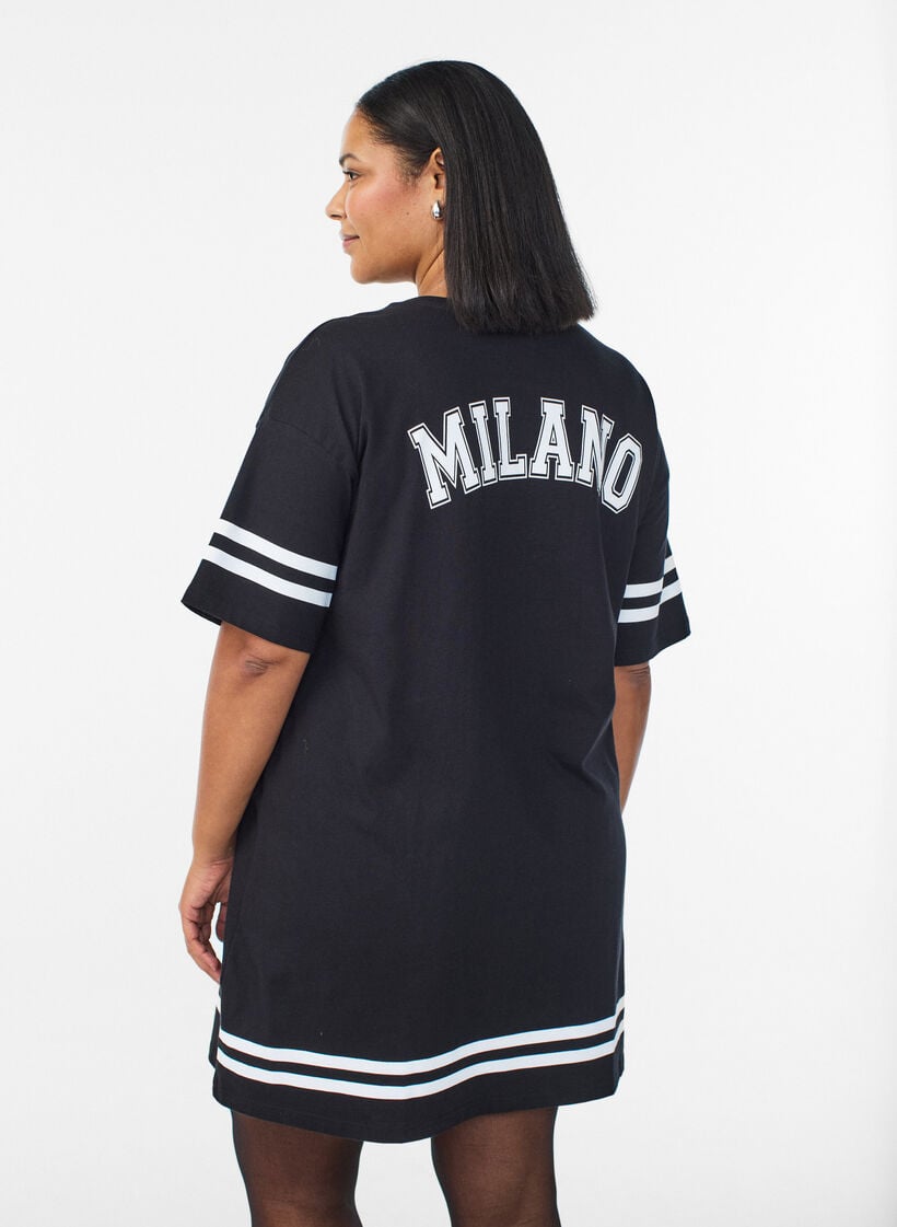 Sportliches T-Shirtkleid aus Baumwolle, Schwarz, Model image number 2