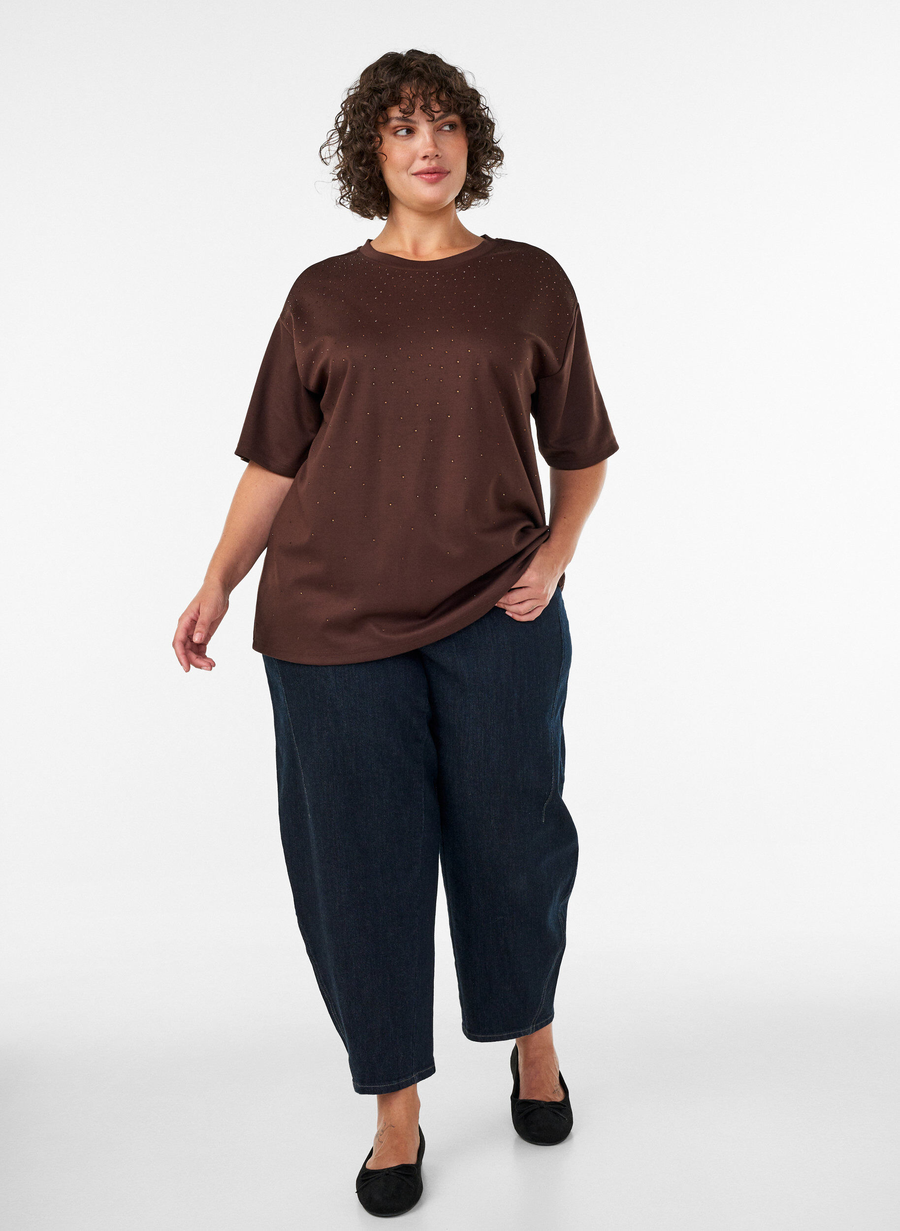 ZizziT-Shirt mit Strasssteinen und Rundhalsausschnitt, Braun, Model image number 1