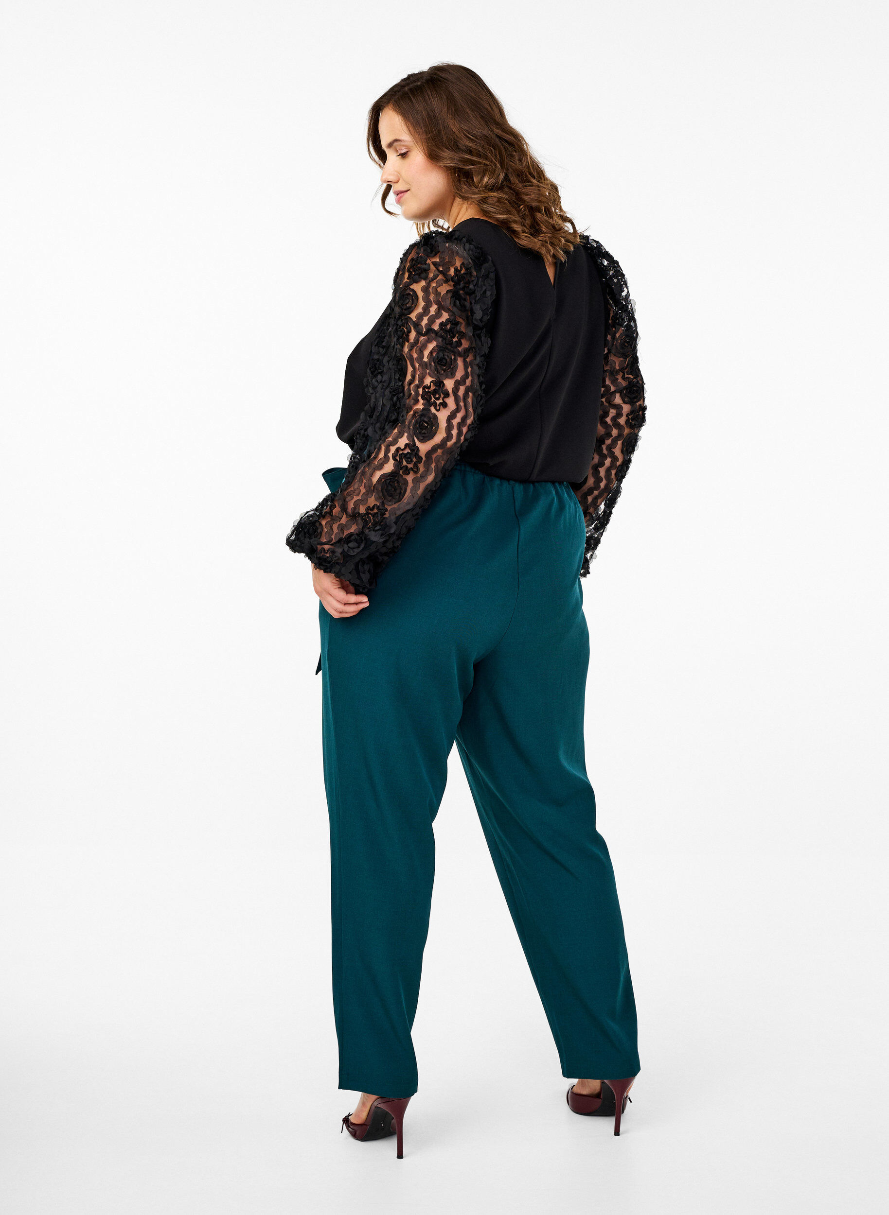 Zizzi Hoch taillierte Hose mit R&uuml;schen und Bindeg&uuml;rtel, Sea Moss Melange, Model image number 1