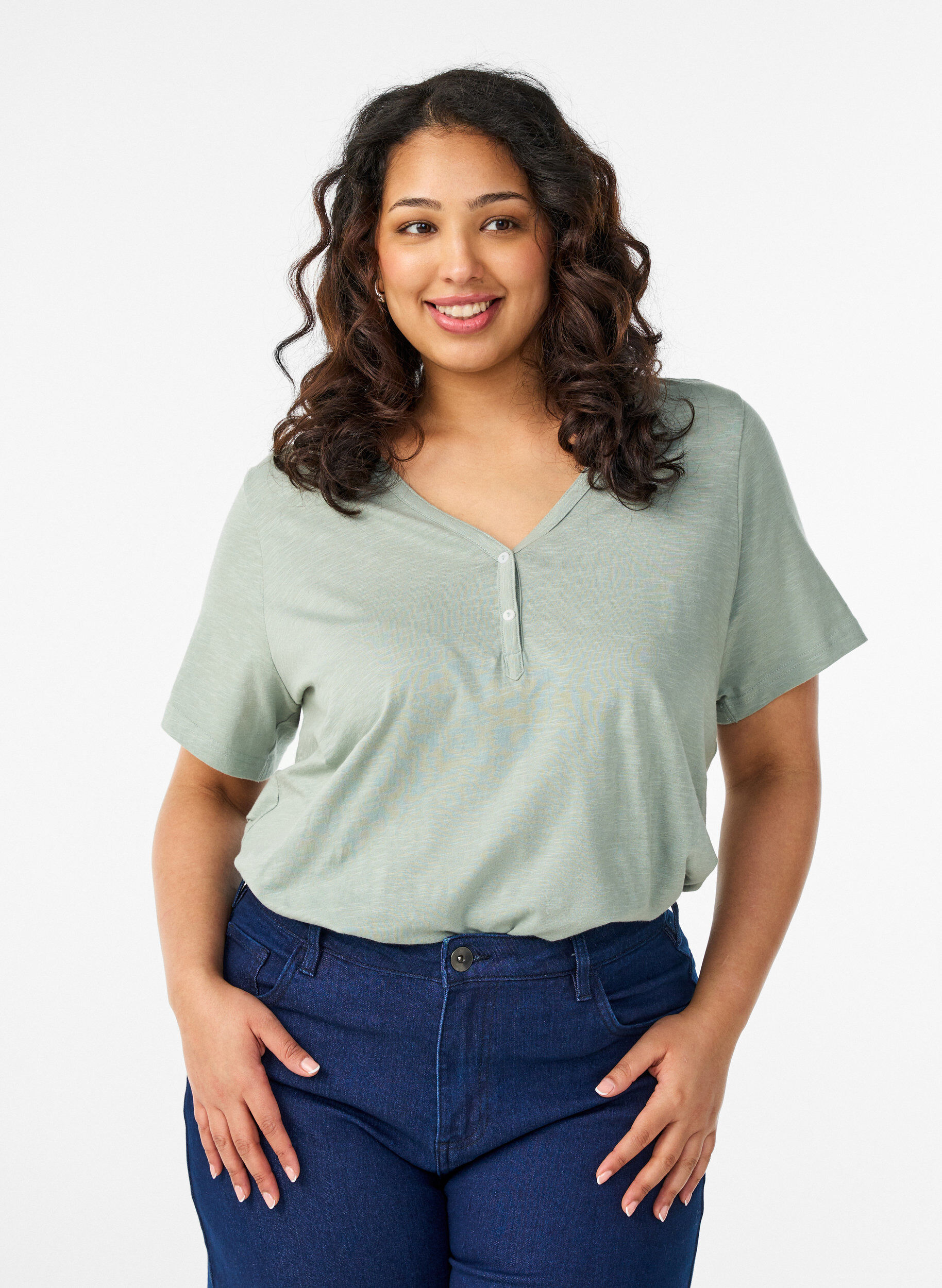 T-Shirt mit Knopfleiste, Gr&uuml;n, Model