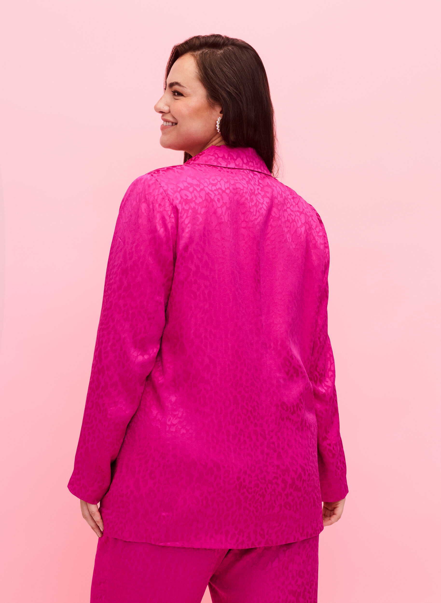 Zizzi Ton-in-Ton-Jacquard-Blazer aus Viskose, Rose Violet, Model image number 1