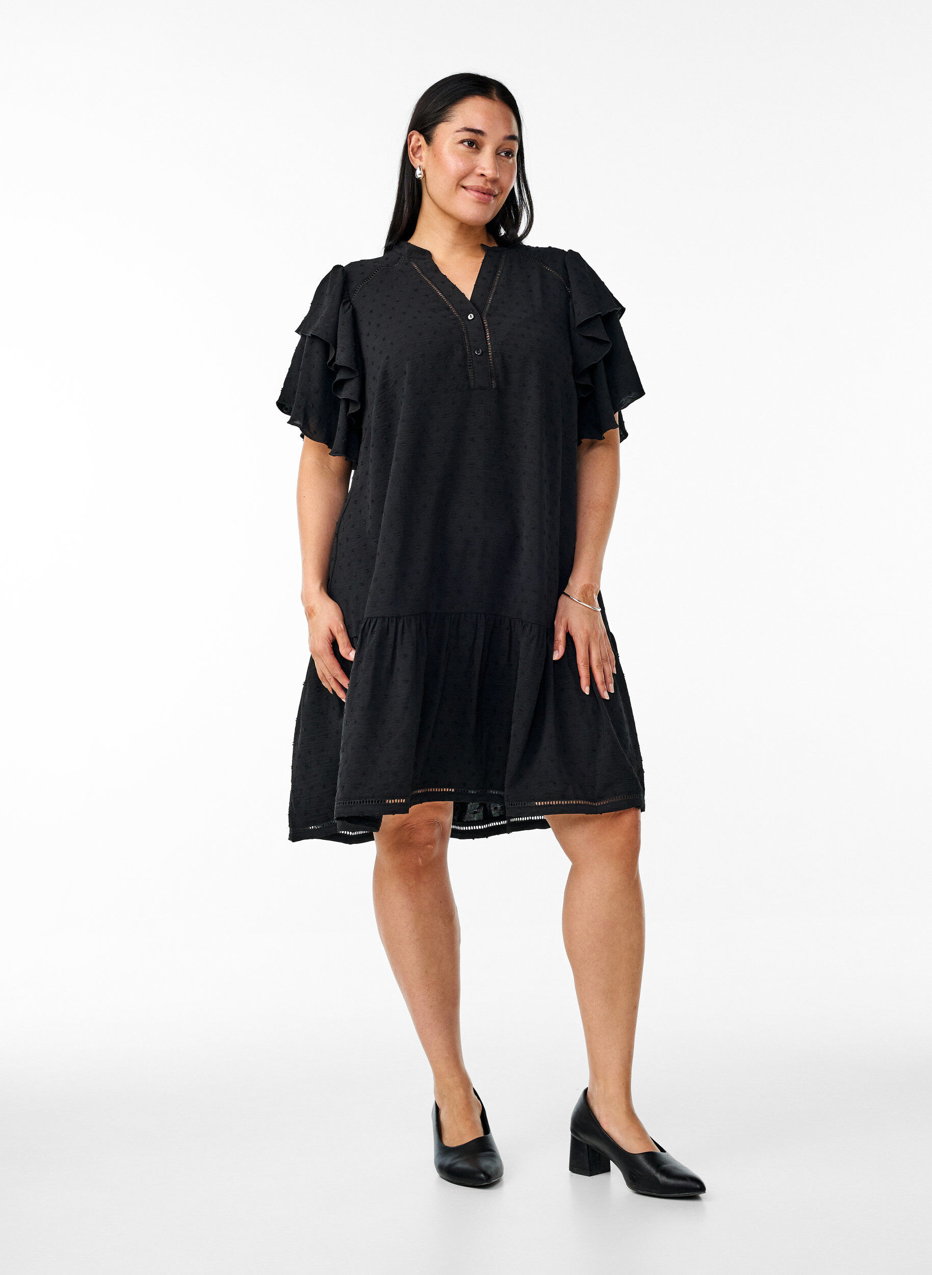 Zizzi Kleid mit R&uuml;schen&auml;rmeln und gepunkteter Textur, Black, Model image number 2