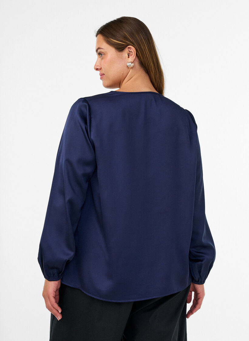Satinbluse mit Spitzenapplikationen und Perlen, Blau, Model image number 2