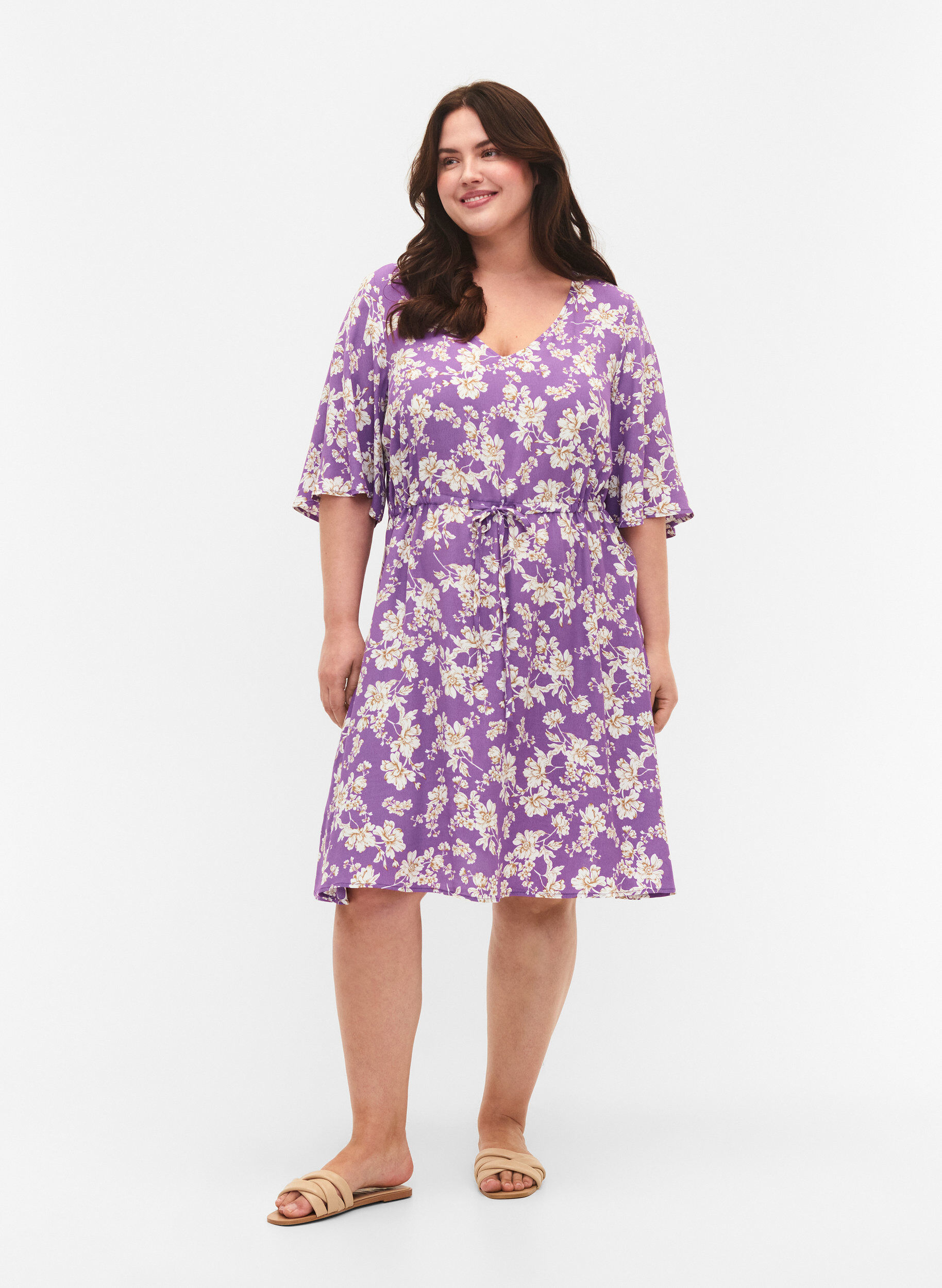 Zizzi Kleid mit 1/2 &Auml;rmeln und Blumenmuster aus Viskose, Purple Flower AOP, Model image number 2