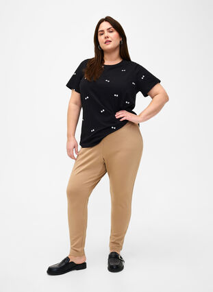 T-Shirt aus Bio-Baumwolle mit Schleifen, Black W. Bow Emb. , Model image number 2
