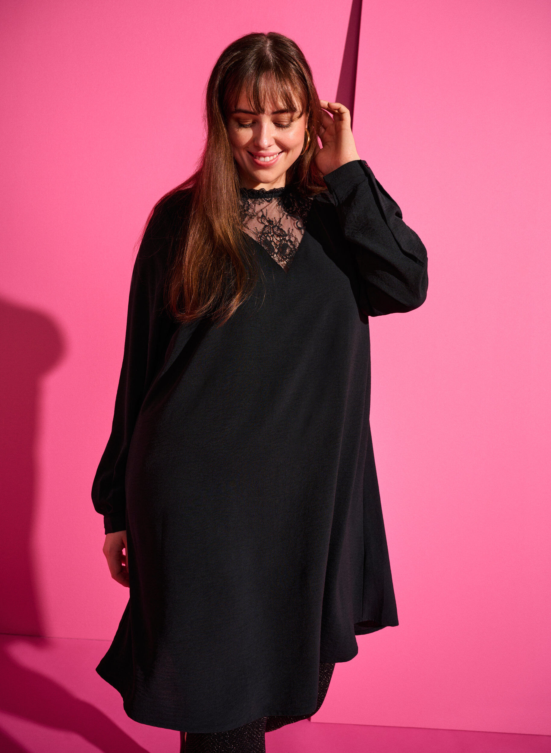 Zizzi Kleid mit Spitzendetails, Black, Image image number 0