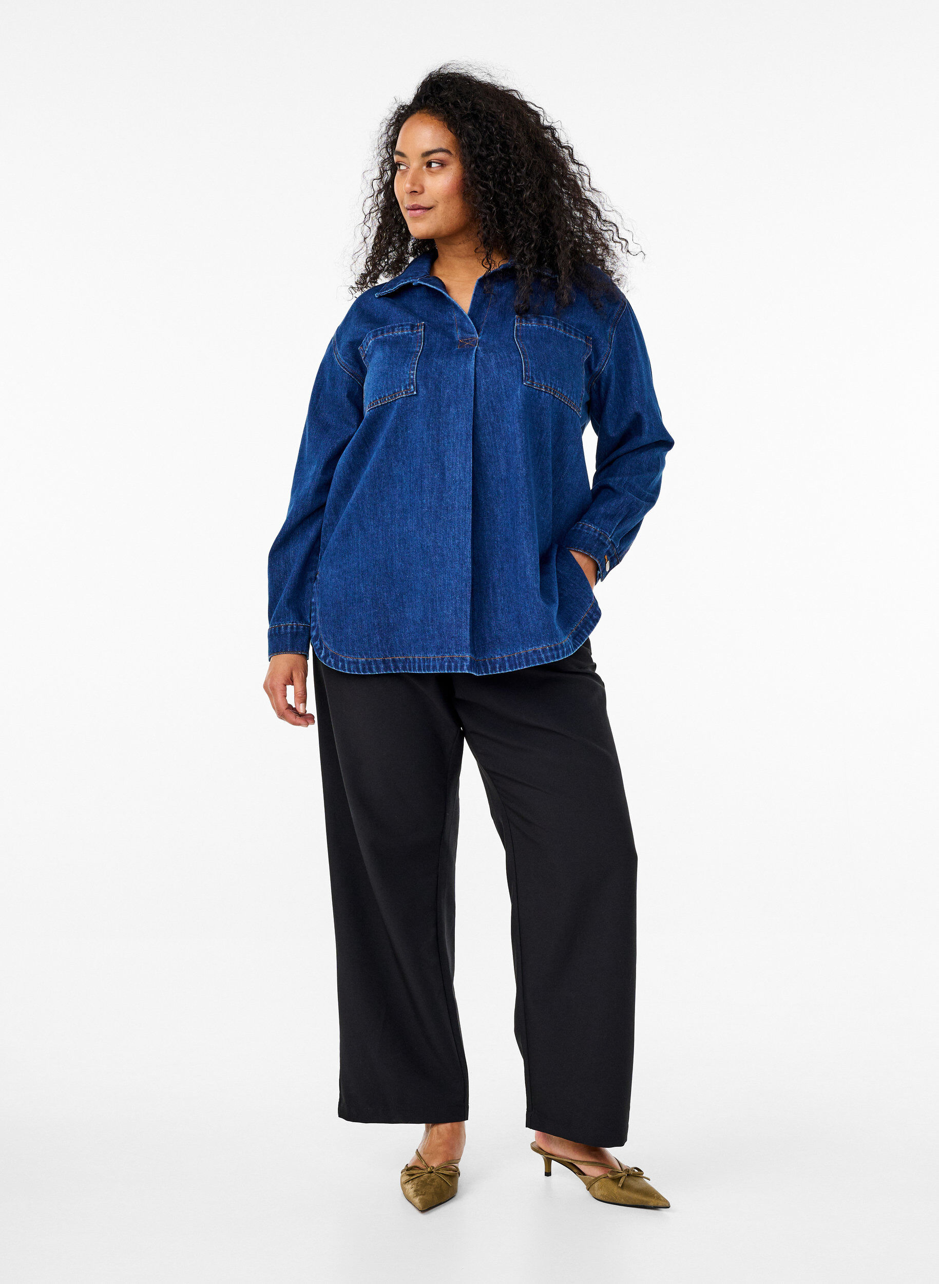 Zizzi Jeansbluse mit Kragen, Unwashed, Model image number 2