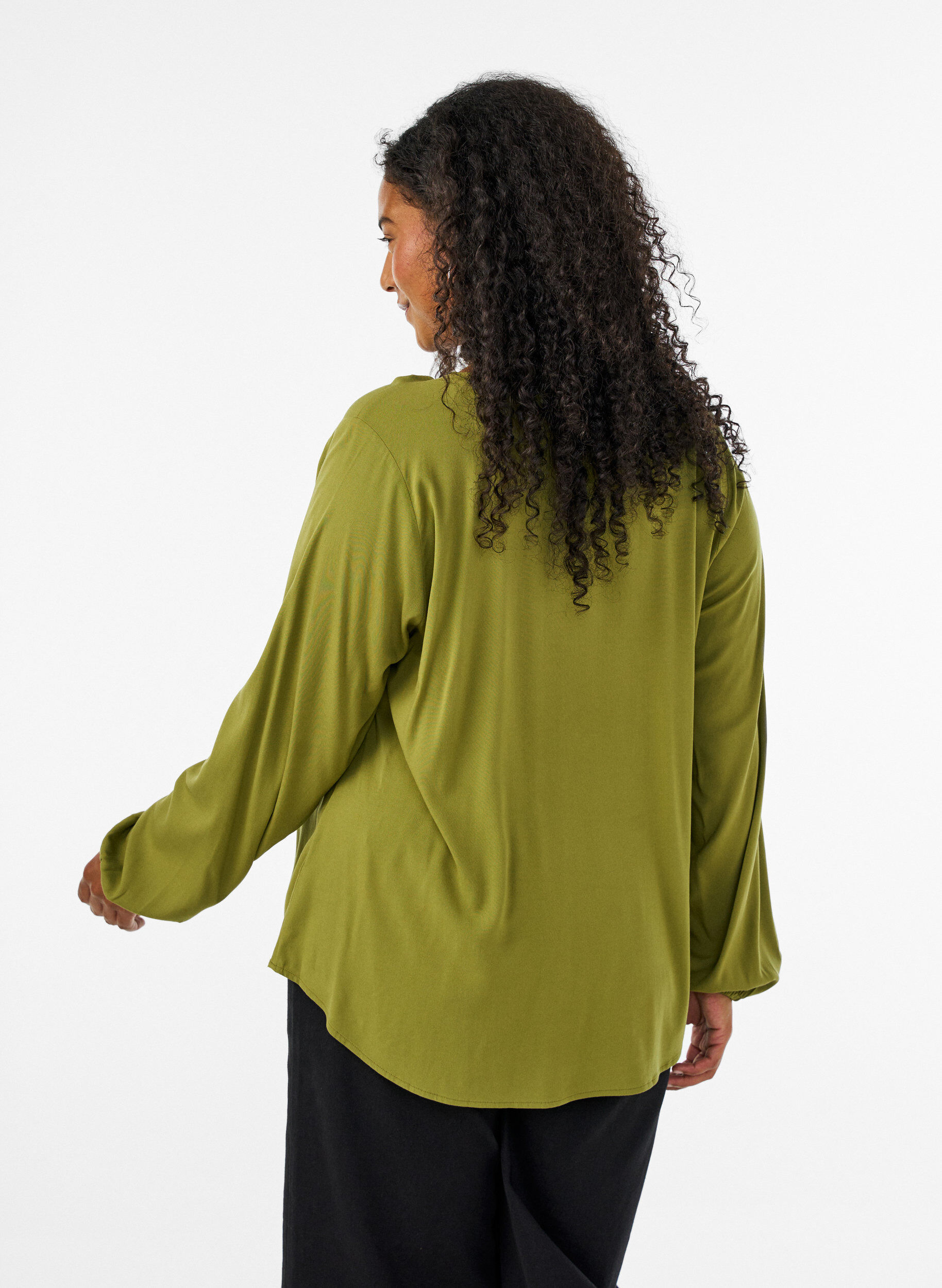 ZizziBluse aus Viskose mit V-Ausschnitt und langen &Auml;rmeln, Gr&uuml;n, Model image number 2