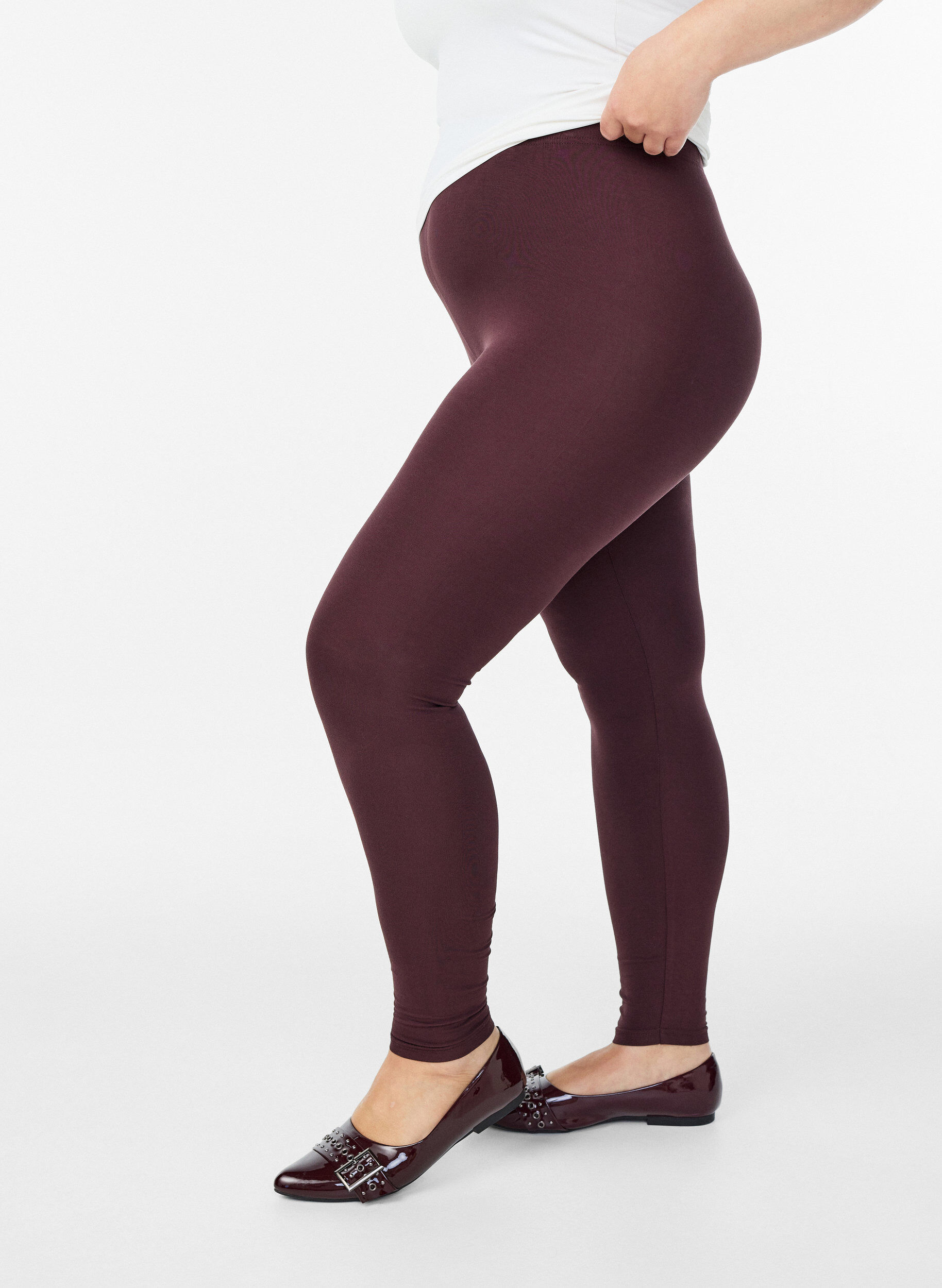 Basic Leggings aus Viskose, Dunkles Bordeaux, Model