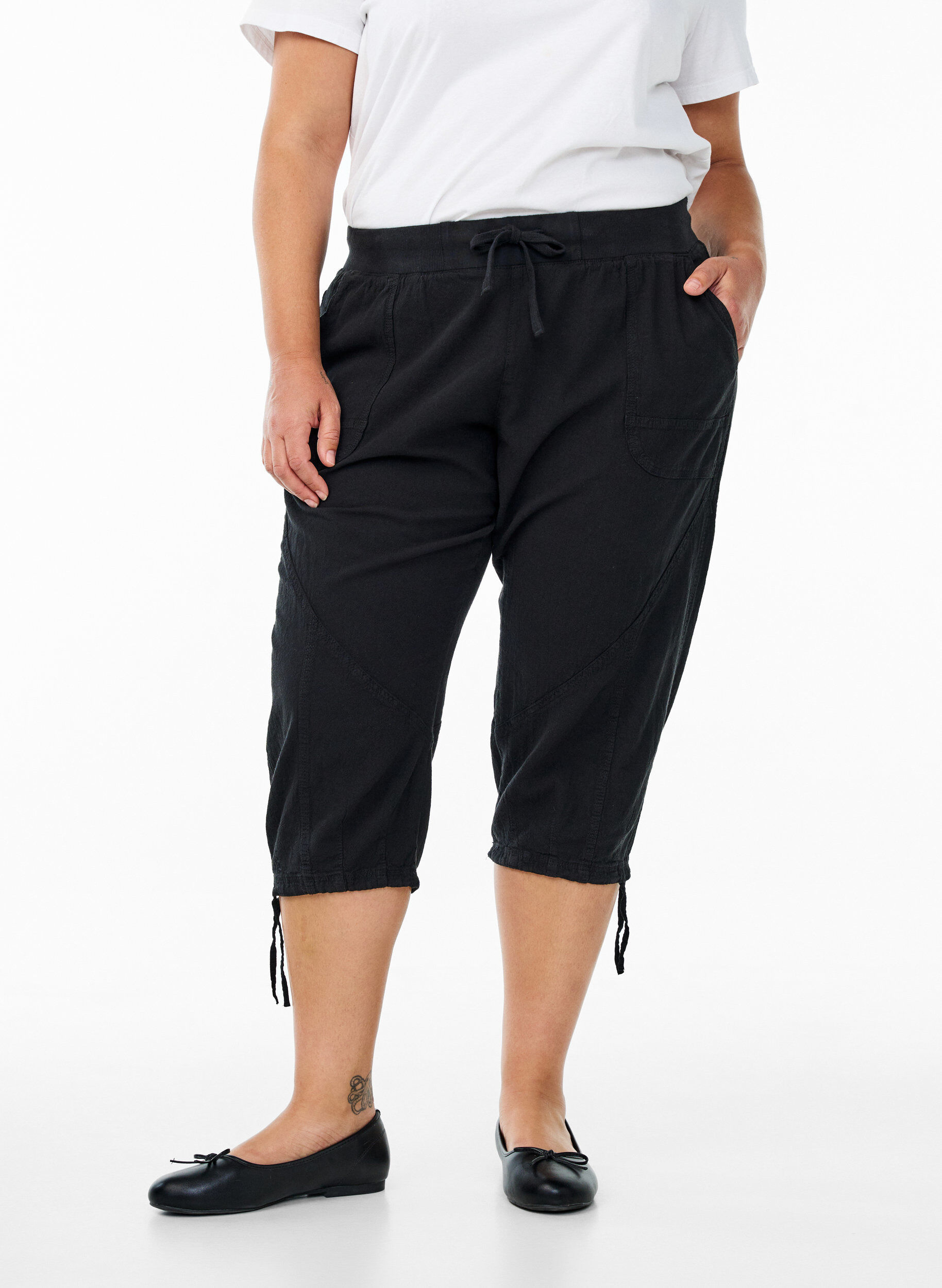 Zizzi Capri-Hose aus Baumwolle, Schwarz, Model image number 2