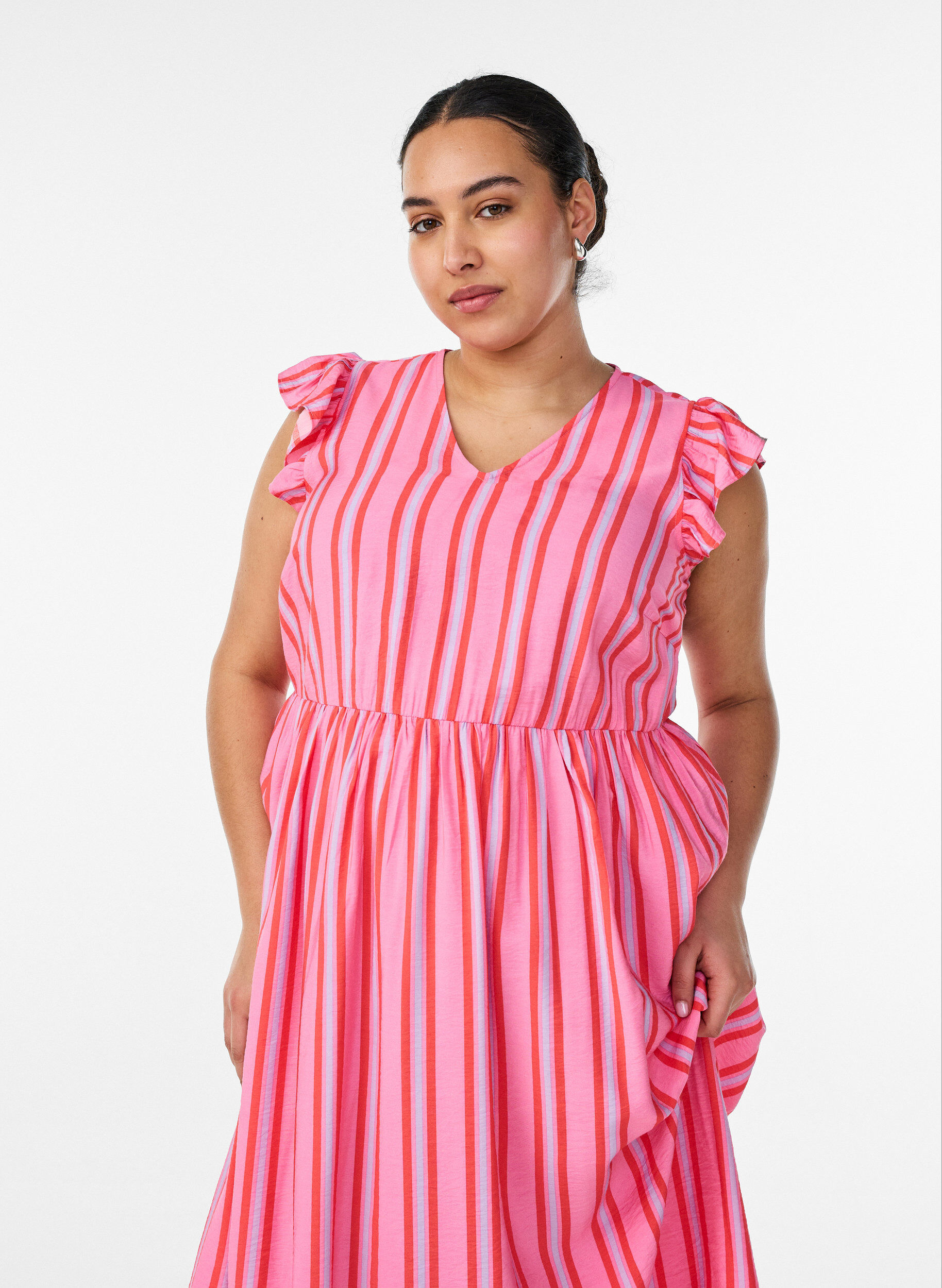 ZizziGestreiftes Midikleid mit Empire-Schnitt und R&uuml;schen, Pink, Model image number 2