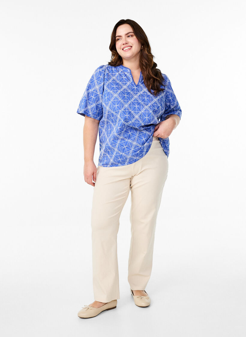 Bluse mit kurzen Ärmeln und aufgesticktem Muster, Blau, Model image number 1