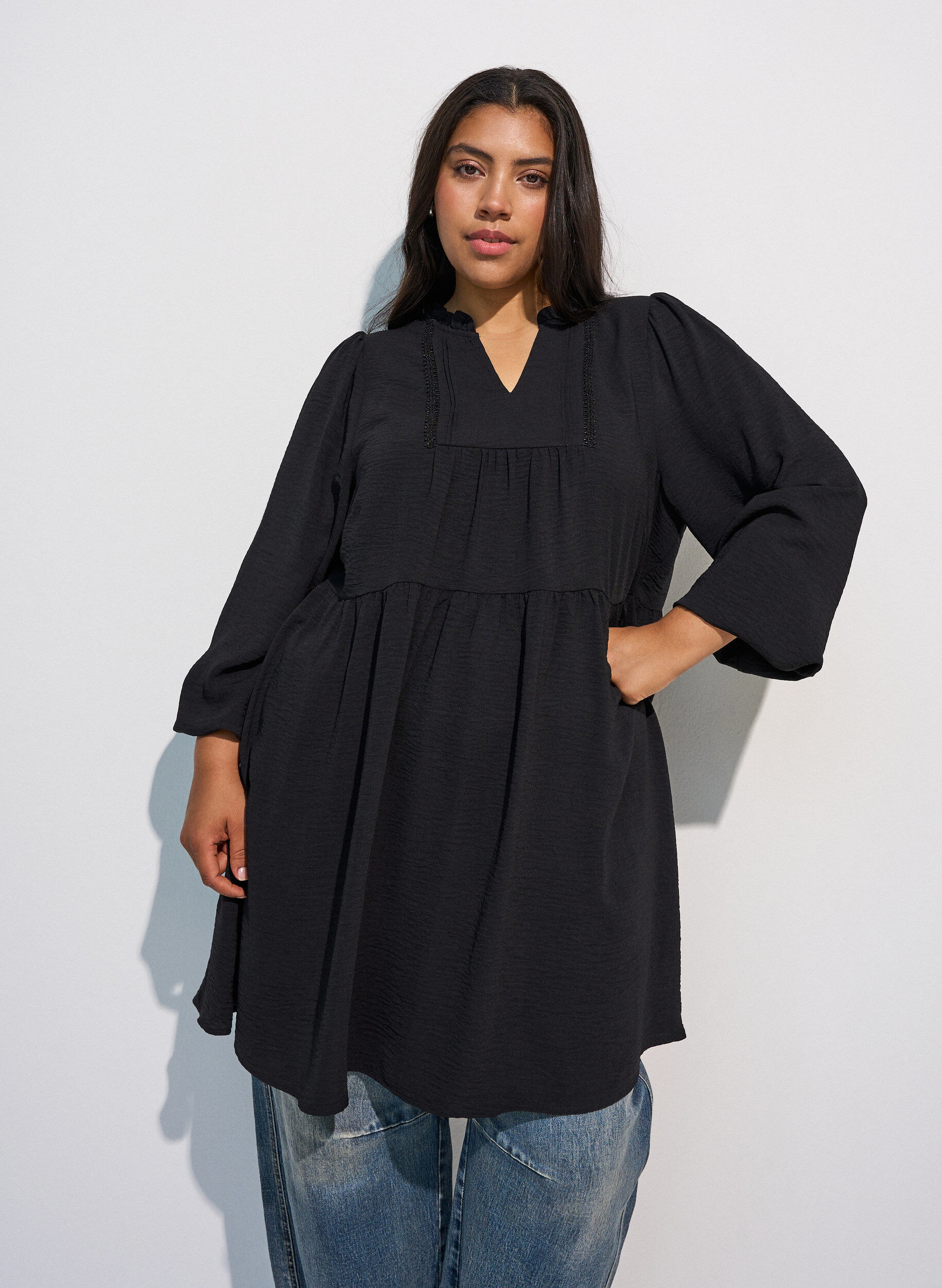 ZizziA-Linien-Kleid mit Empire-Linie, Schwarz, Model image number 0