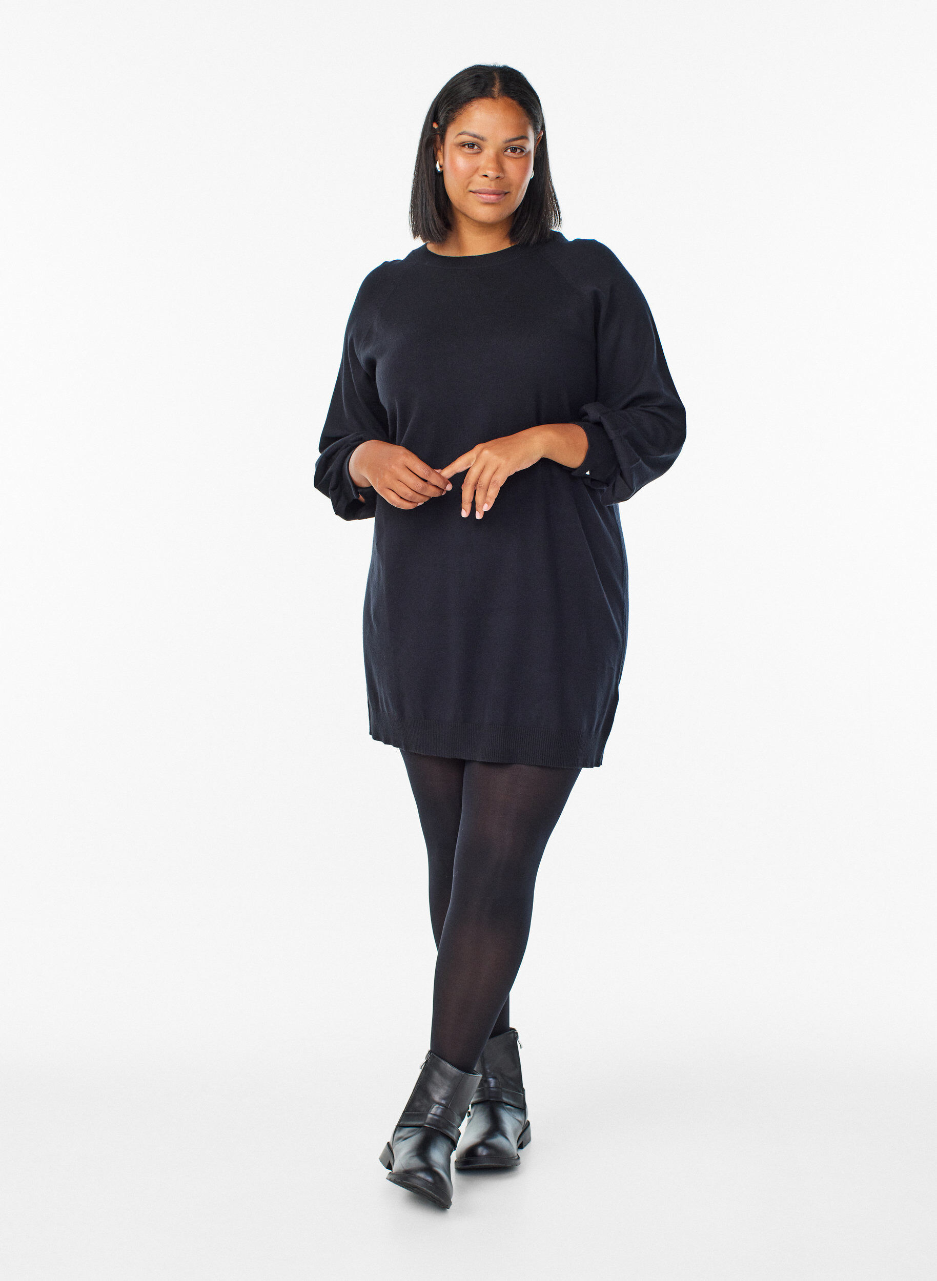 Zizzi Kurzes Strickkleid mit Raglan&auml;rmeln, Schwarz, Model image number 1