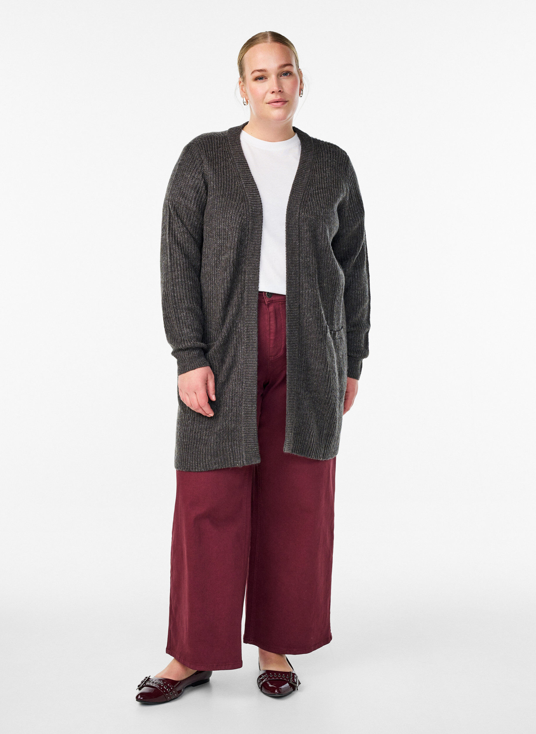 Zizzi FLASH - Lange Rippstrickjacke mit Taschen, Grau, Model image number 1