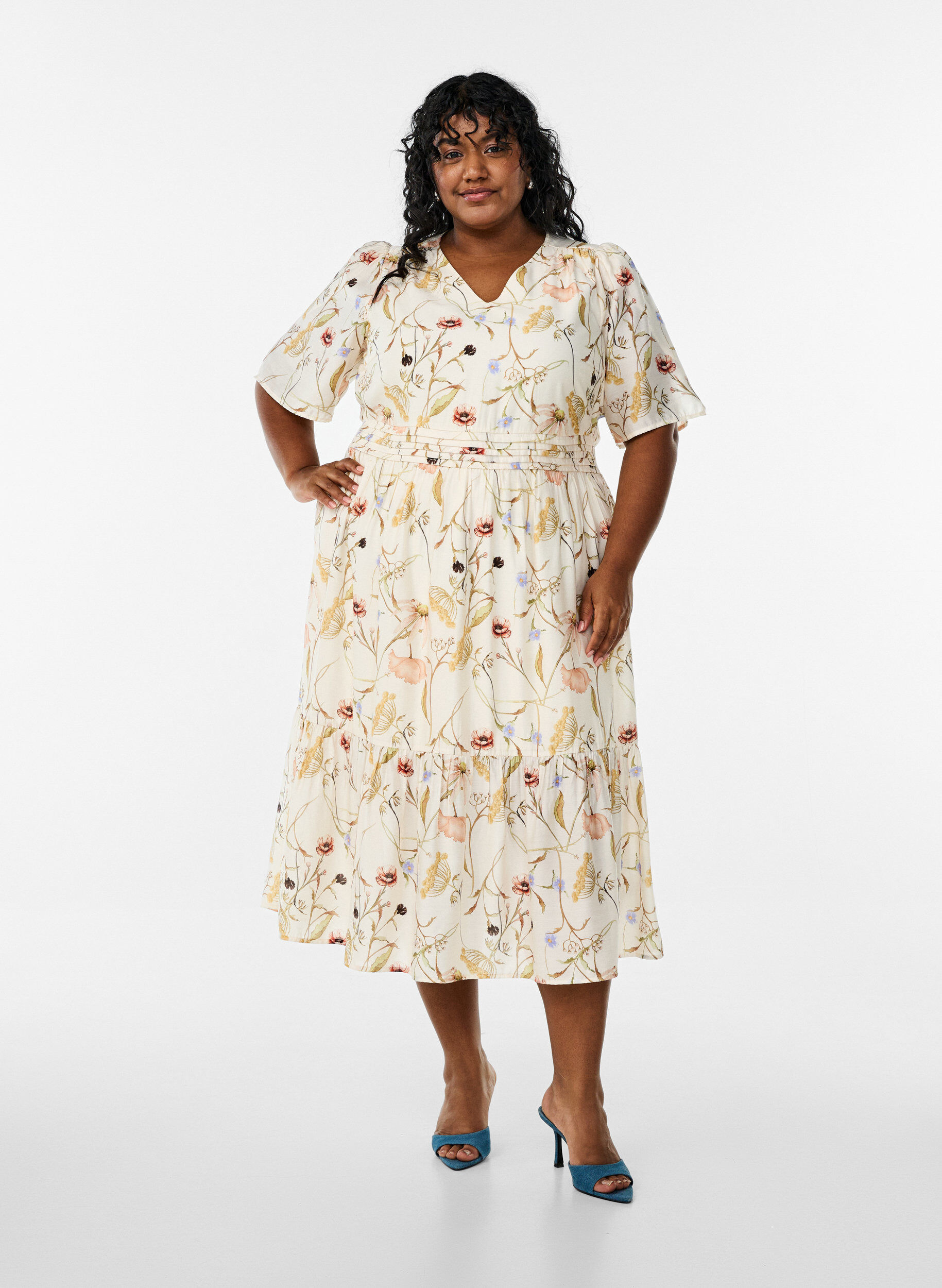 Gebl&uuml;mtes Midi-Kleid in A-Linienform, Beige, Model