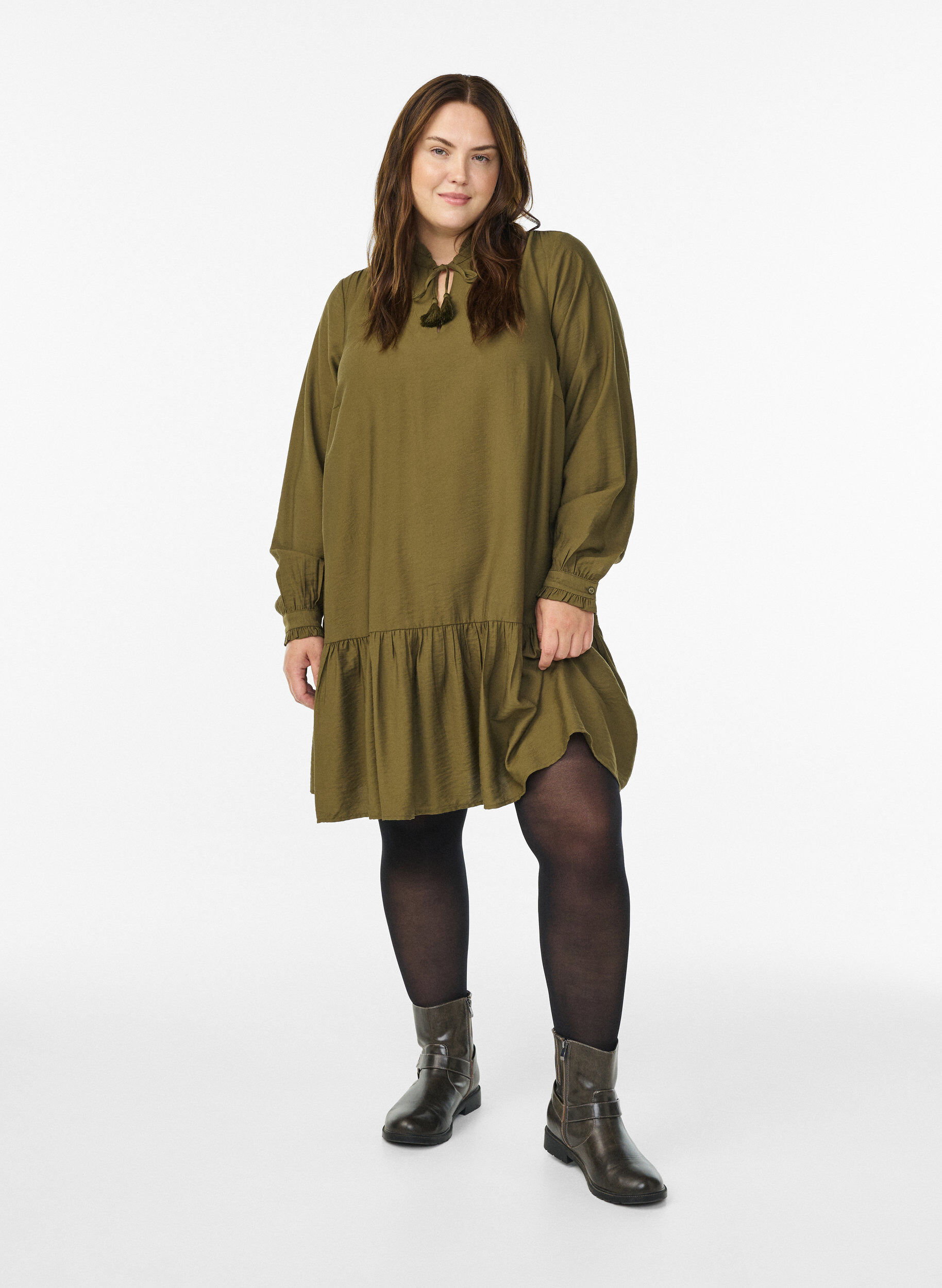 Zizzi Kurzes A-Linien-Kleid mit R&uuml;schen., Gr&uuml;n, Model image number 1