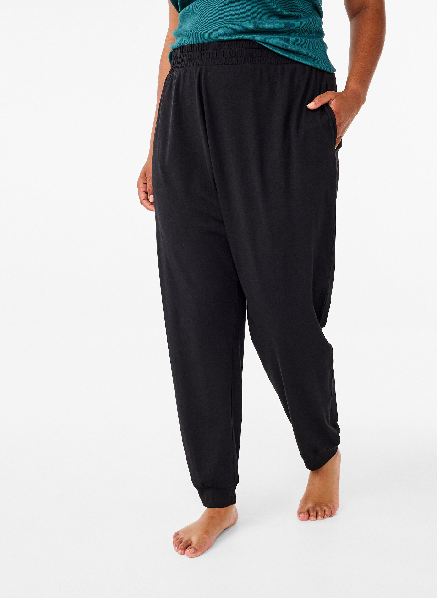 Zizzi Pyjama aus Baumwolle, Schwarz, Model image number 2
