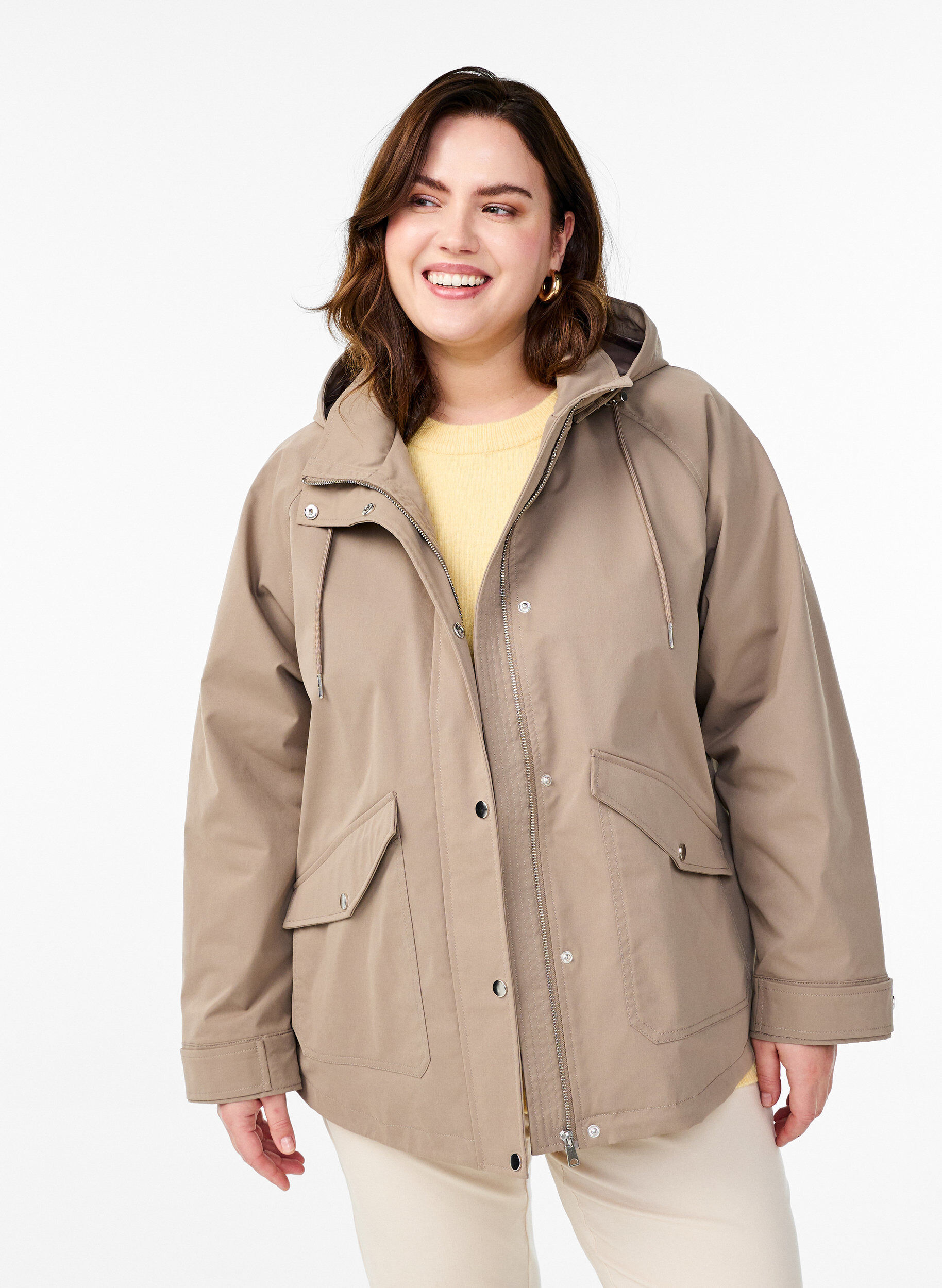 ZizziKurze Fr&uuml;hlingsjacke mit abnehmbarer Kapuze, Beige, Model image number 0