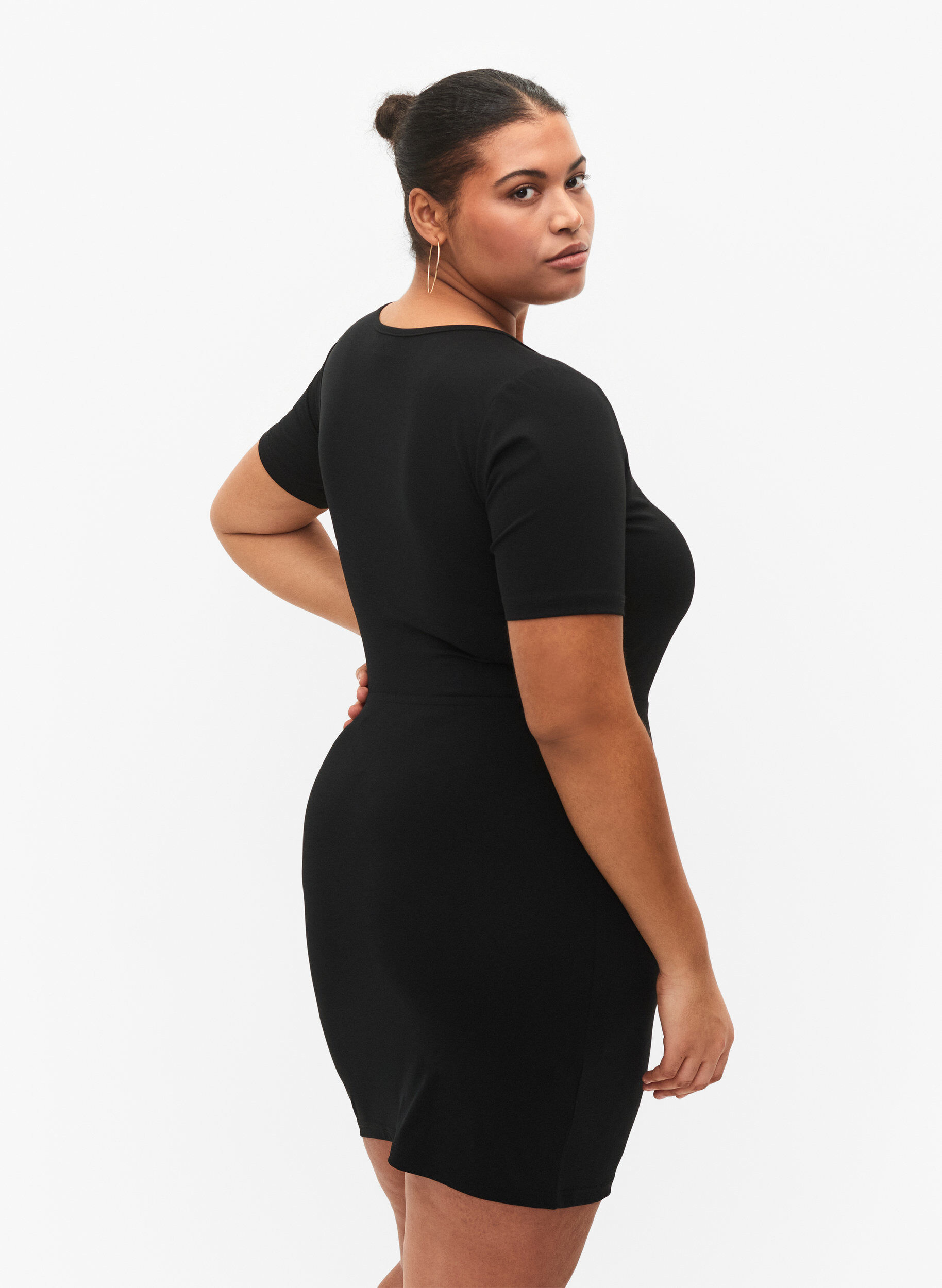 Zizzi Kurzes Kleid mit Cut-out-Teil, Black, Model image number 1