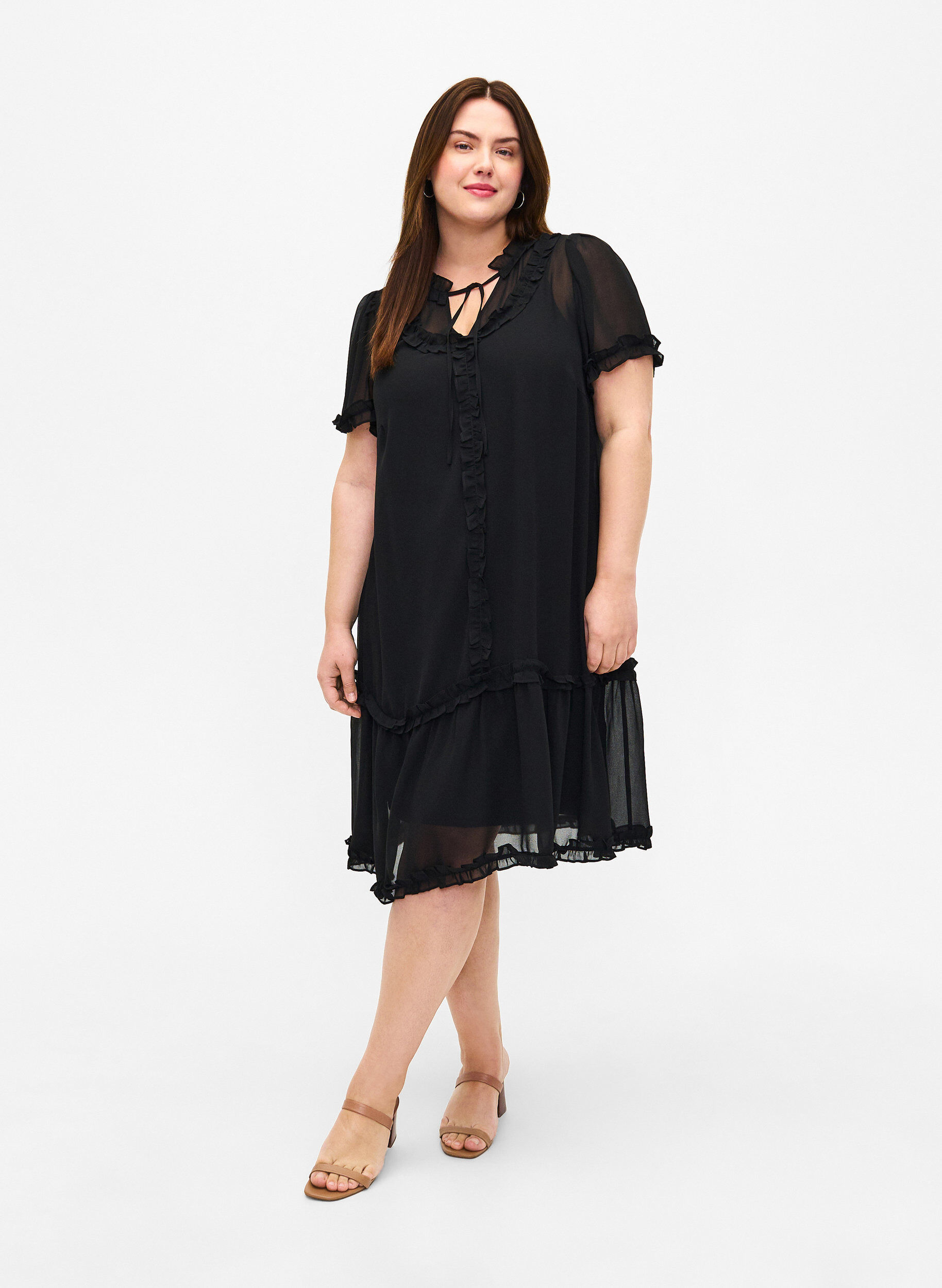 Zizzi Chiffonkleid in A-Schnitt und mit R&uuml;schendetails, Black, Model image number 2