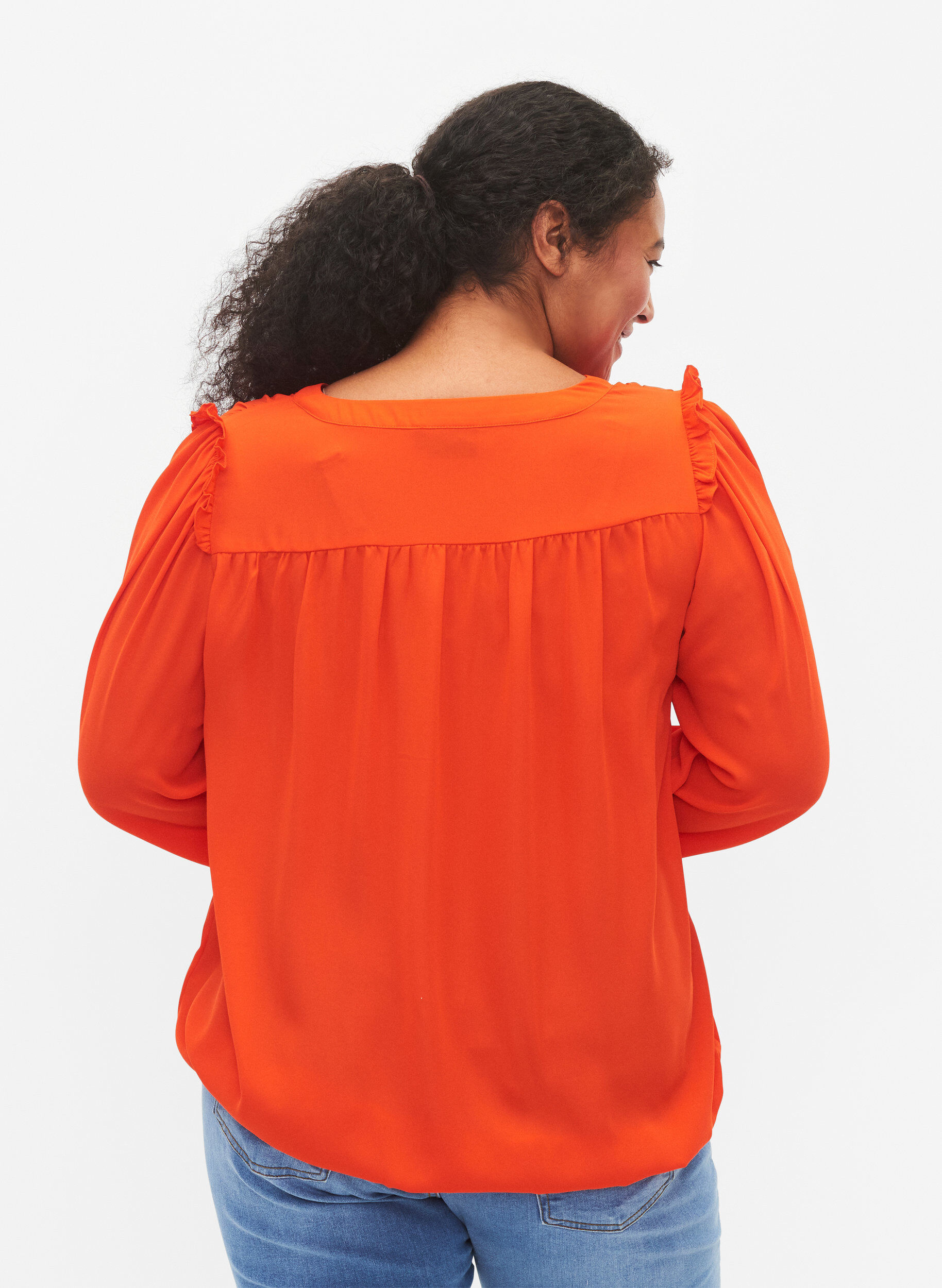 Zizzi Lang&auml;rmlige Bluse mit R&uuml;schendetails, Orange.com, Model image number 1