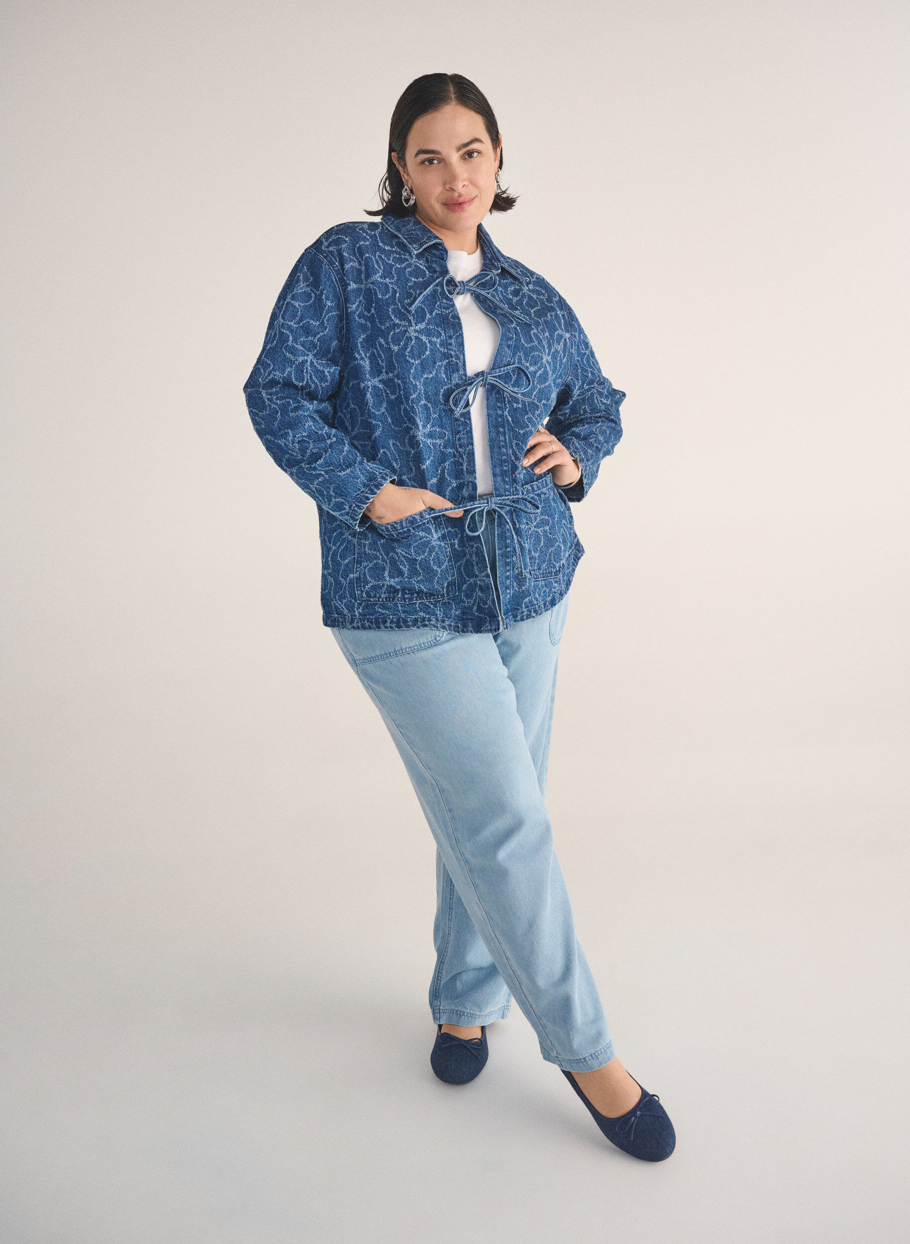 Zizzi Hoch taillierte Jeans mit Bindeg&uuml;rtel, Blau, Image image number 0