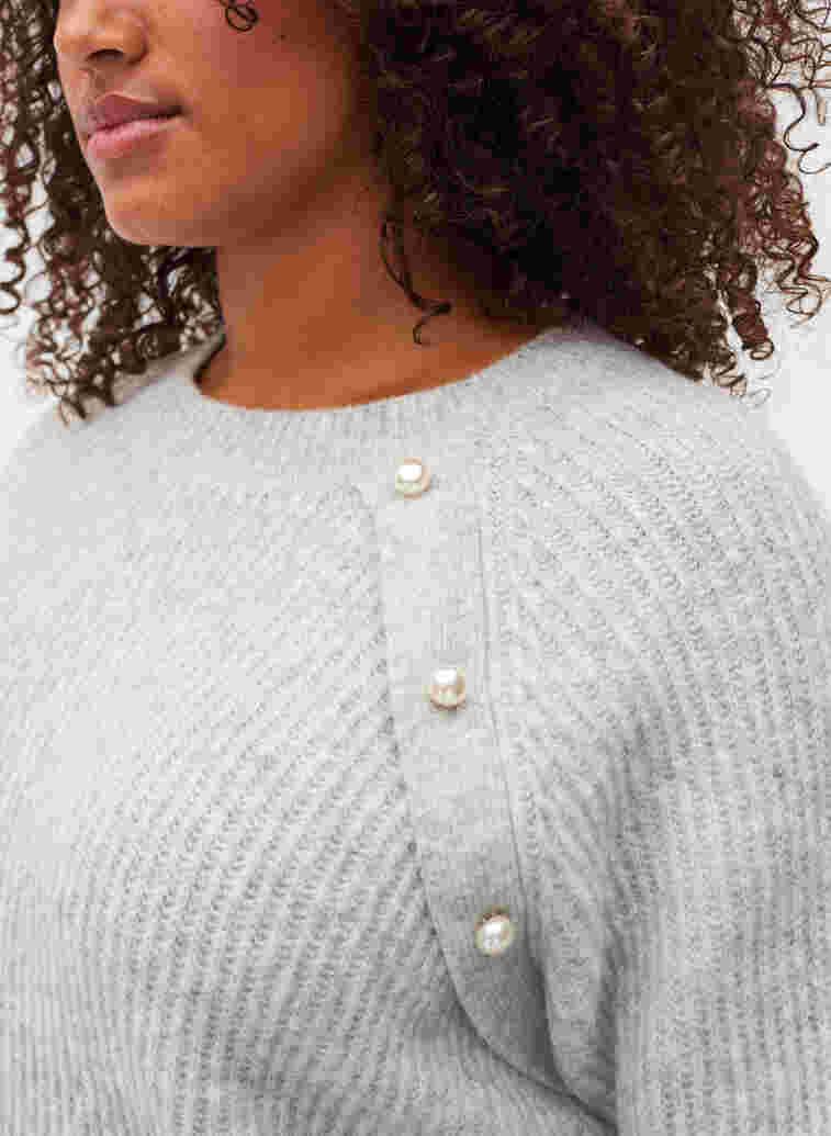 Melierter Strickpulli mit Perlenknöpfen, Light Grey Melange, Model image number 2