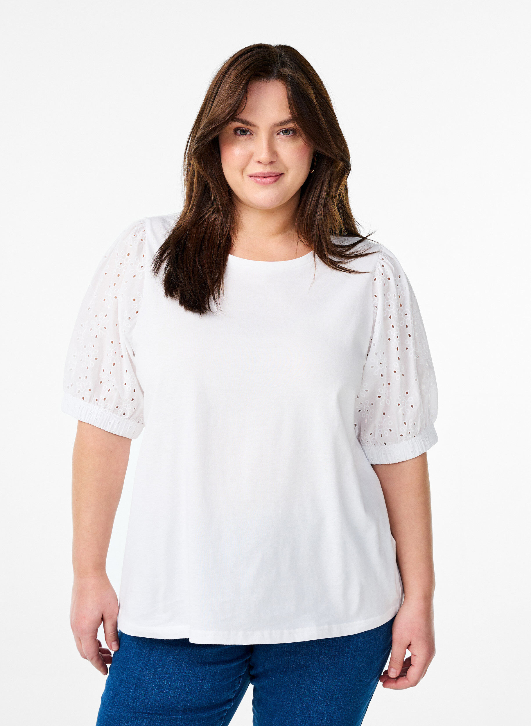 Zizzi T-Shirt mit &Auml;rmeln in Broderie Anglaise, Wei&szlig;, Model image number 0