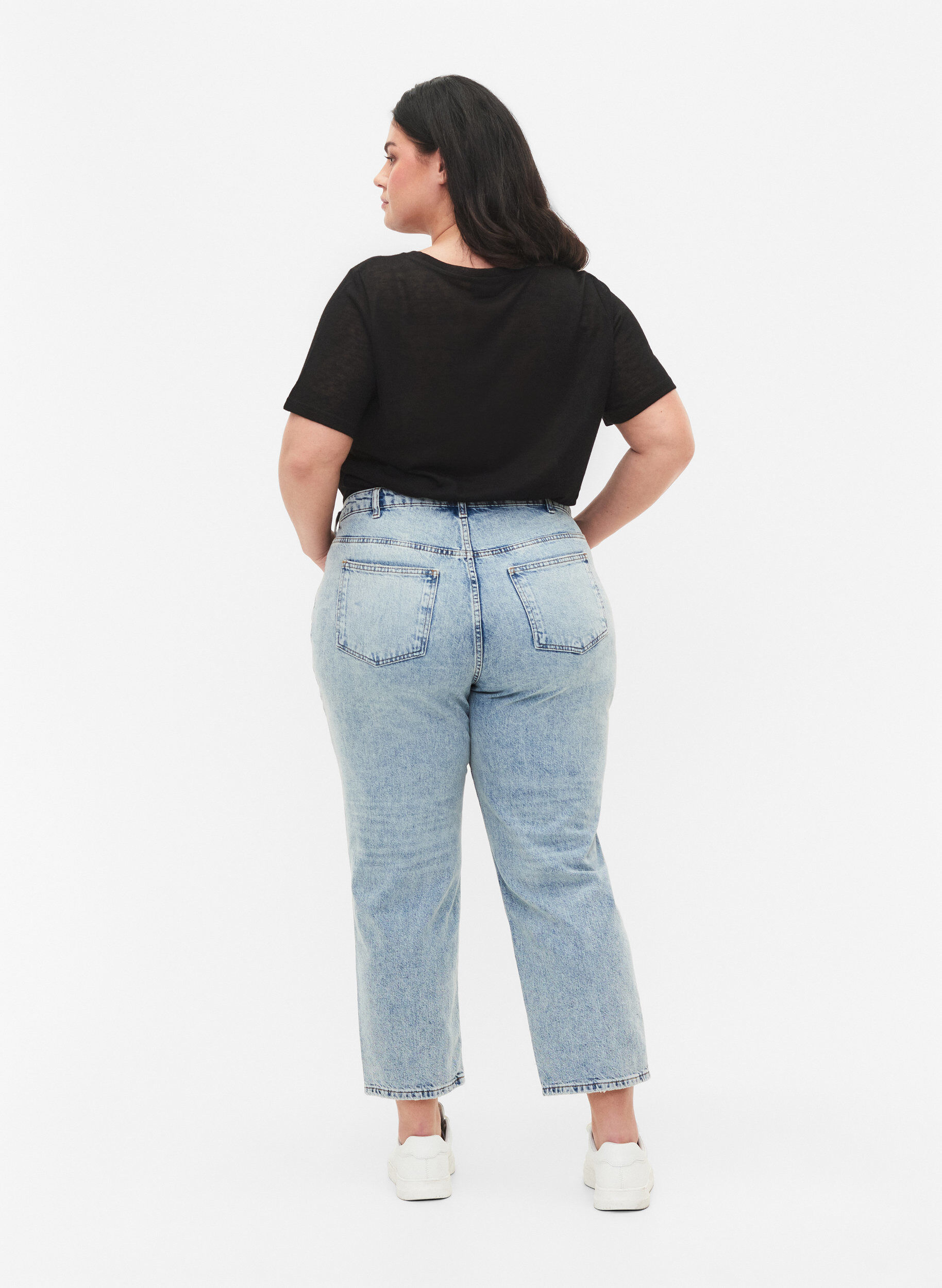 Zizzi Cropped Vera Jeans mit Nieten, Light blue denim, Model image number 1