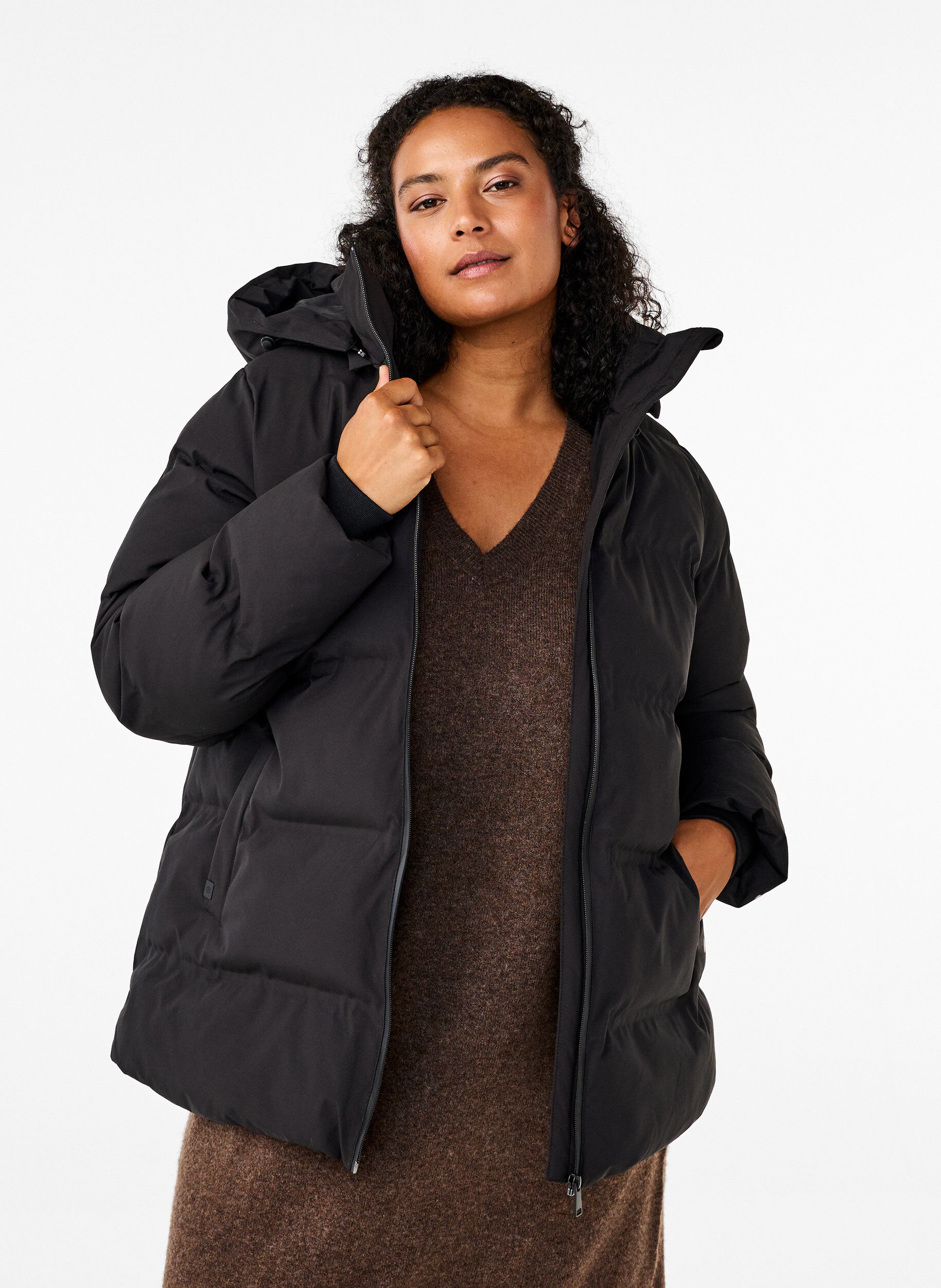 Zizzi Kurze Steppjacke mit Kapuze, Schwarz, Model image number 0