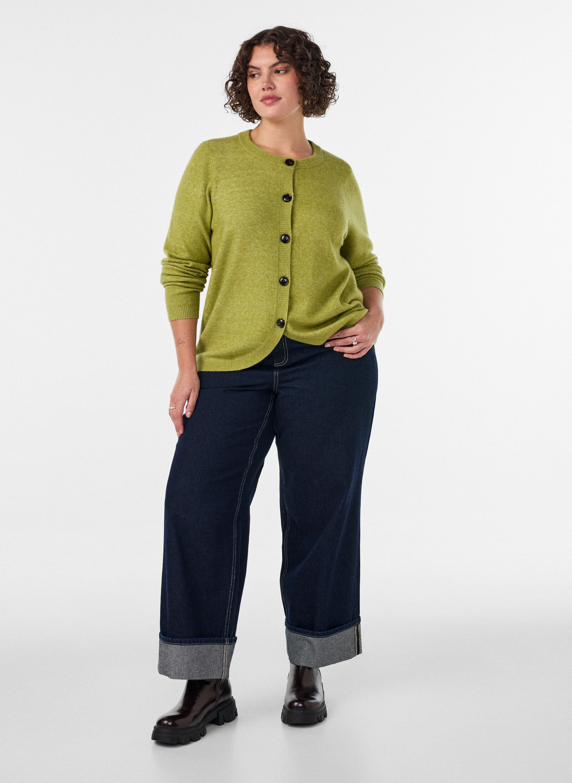 ZizziStrickjacke mit Kn&ouml;pfen und abgerundeter Vorderseite, Gr&uuml;n, Model image number 1